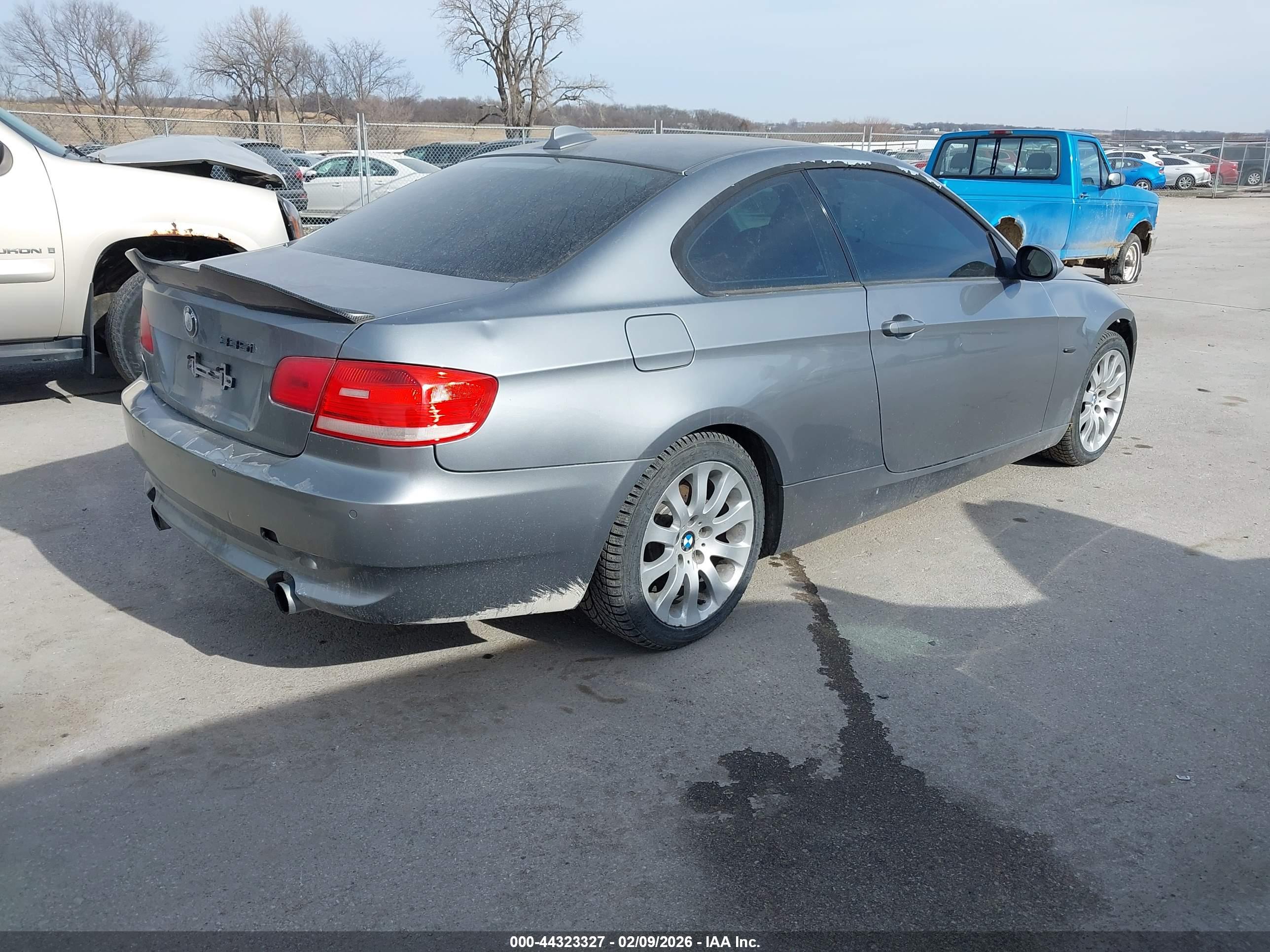 BMW 335XI image 4
