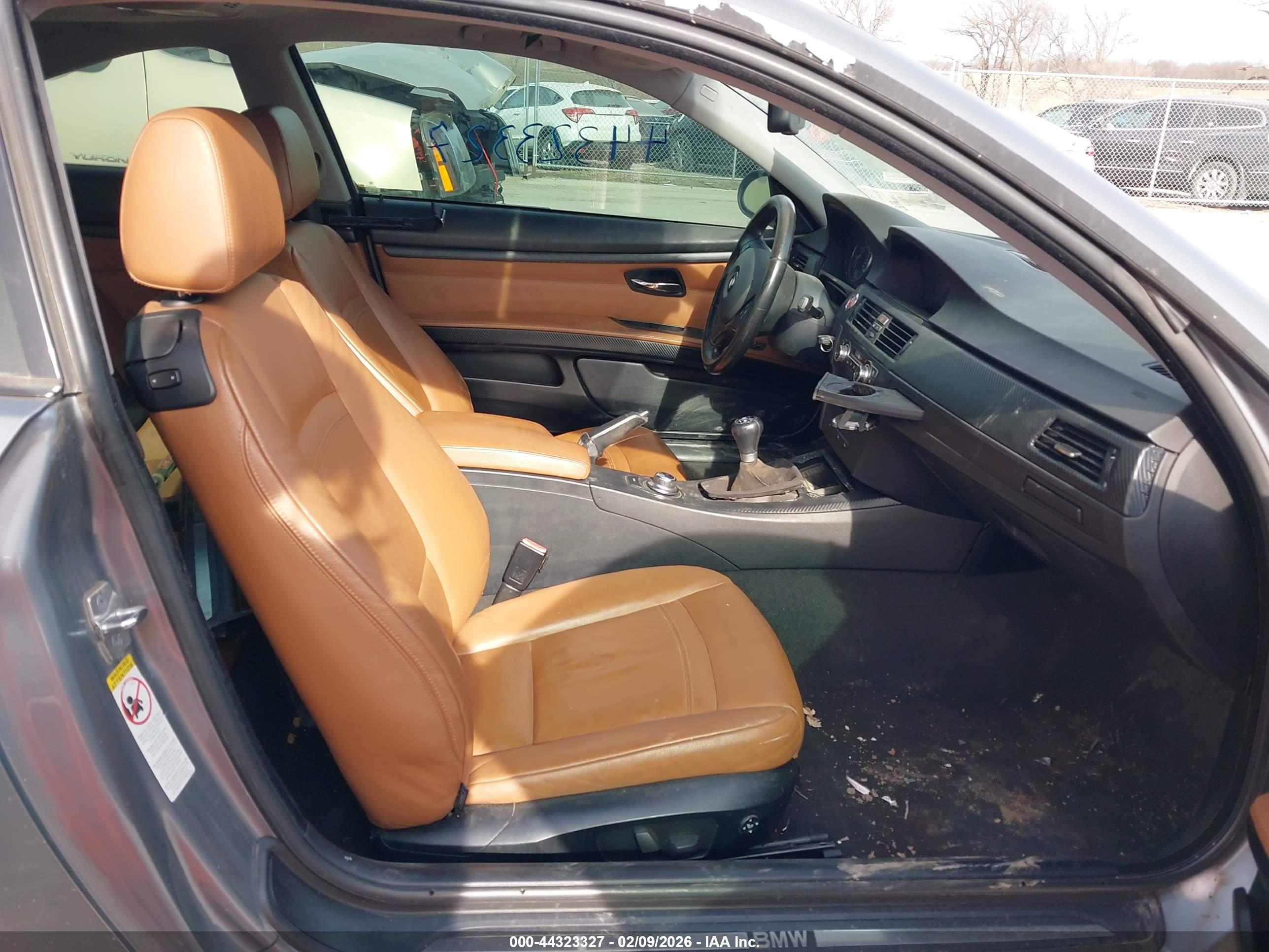 BMW 335XI image 5