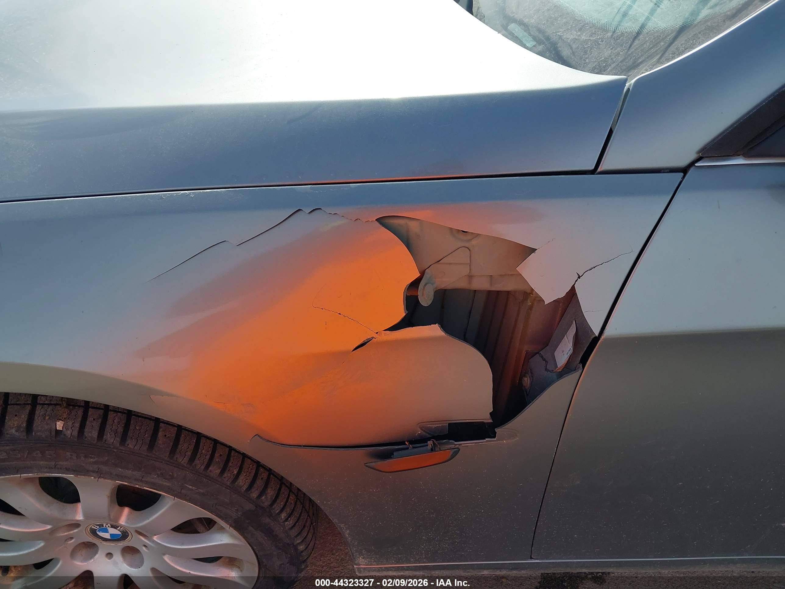 BMW 335XI image 6