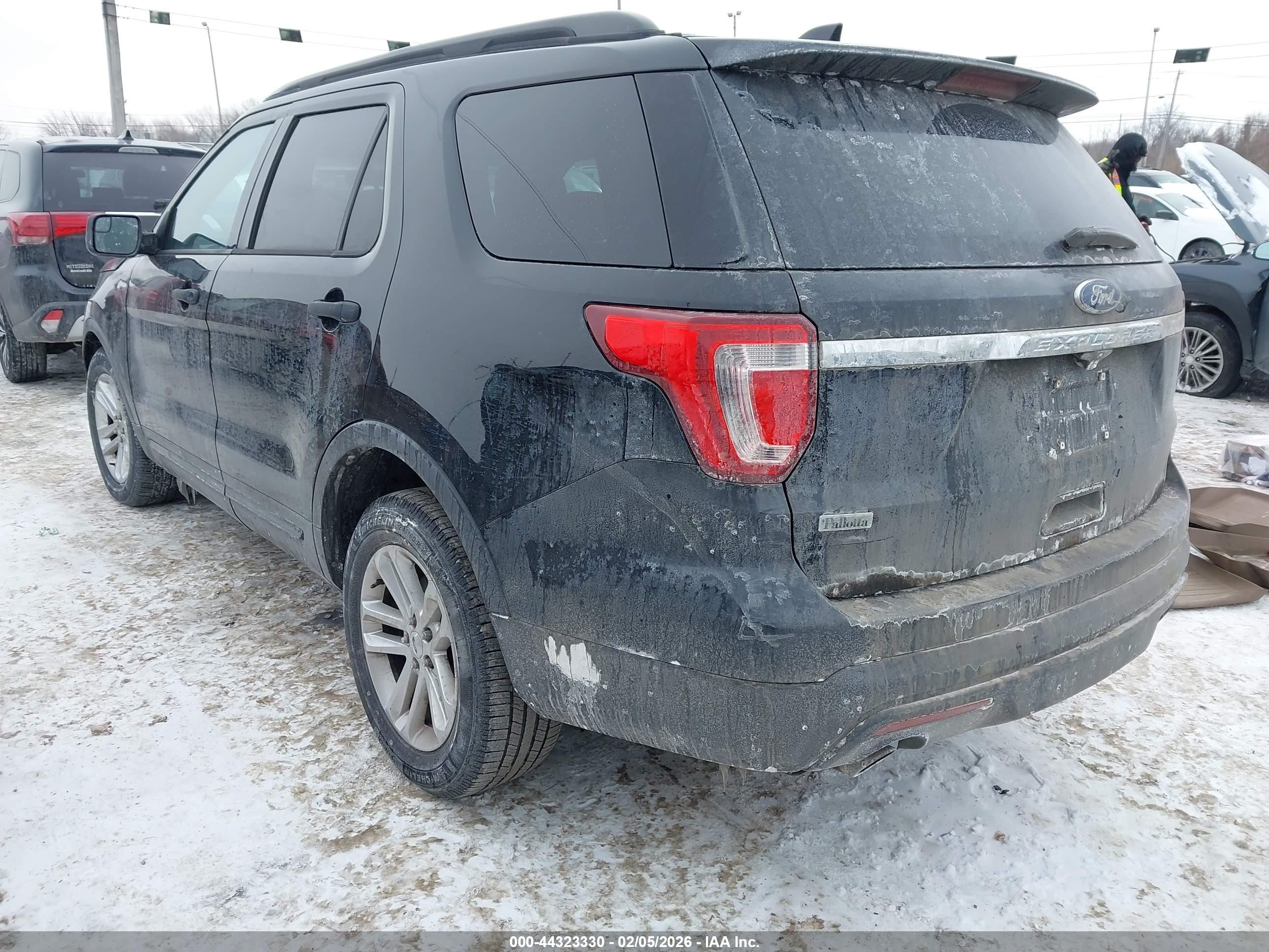 FORD EXPLORER image 3
