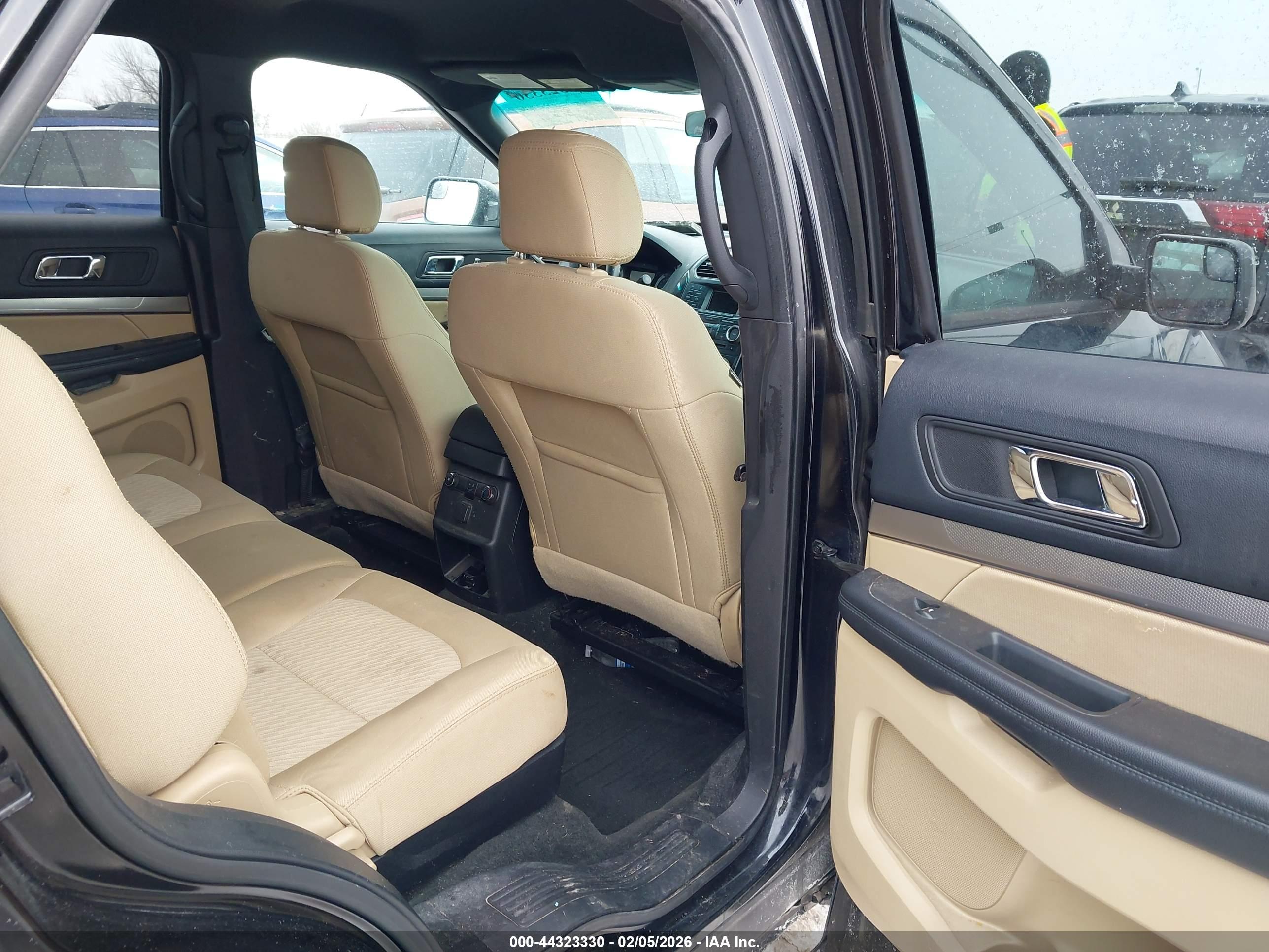 FORD EXPLORER image 8