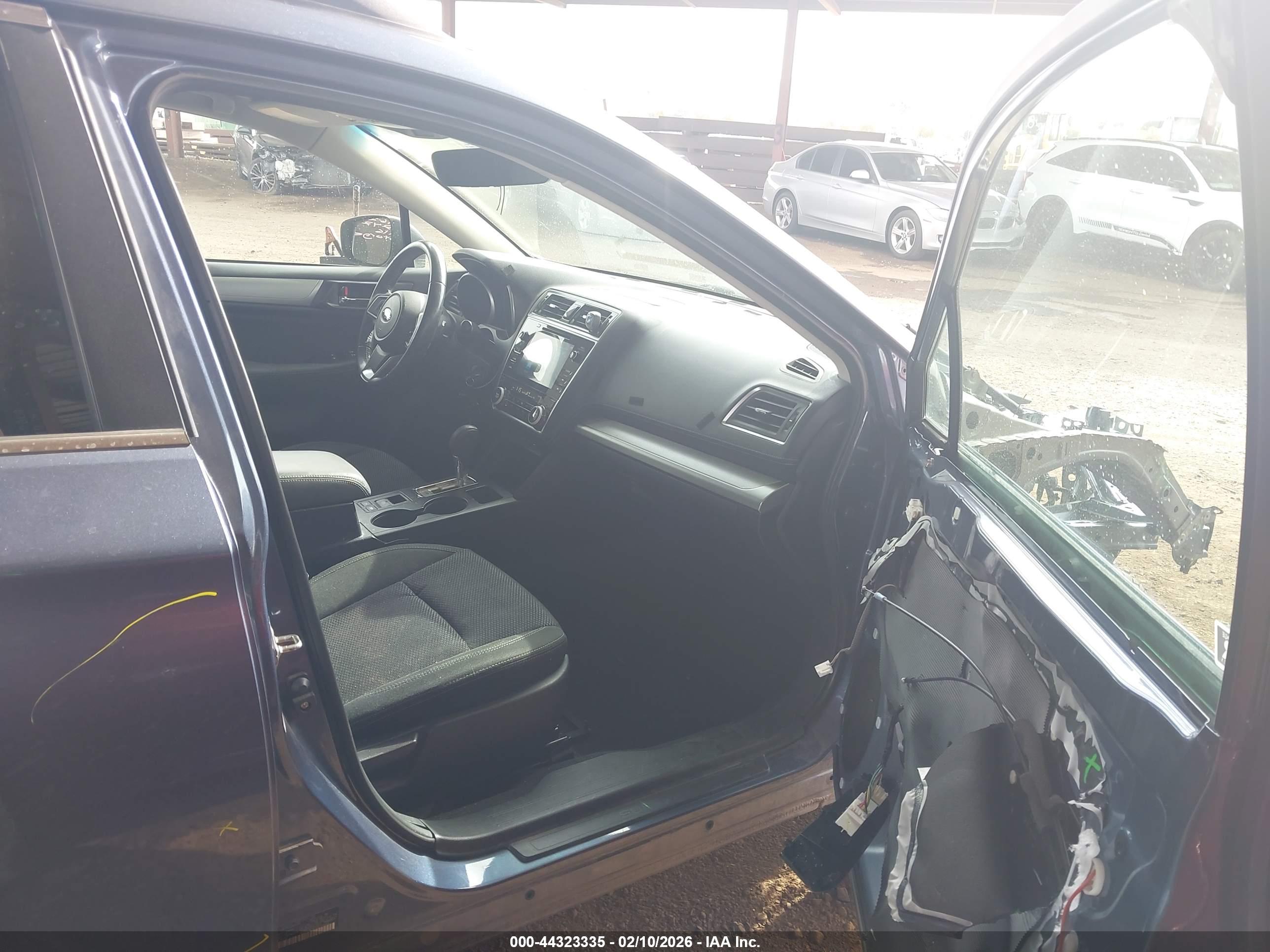 SUBARU OUTBACK image 5