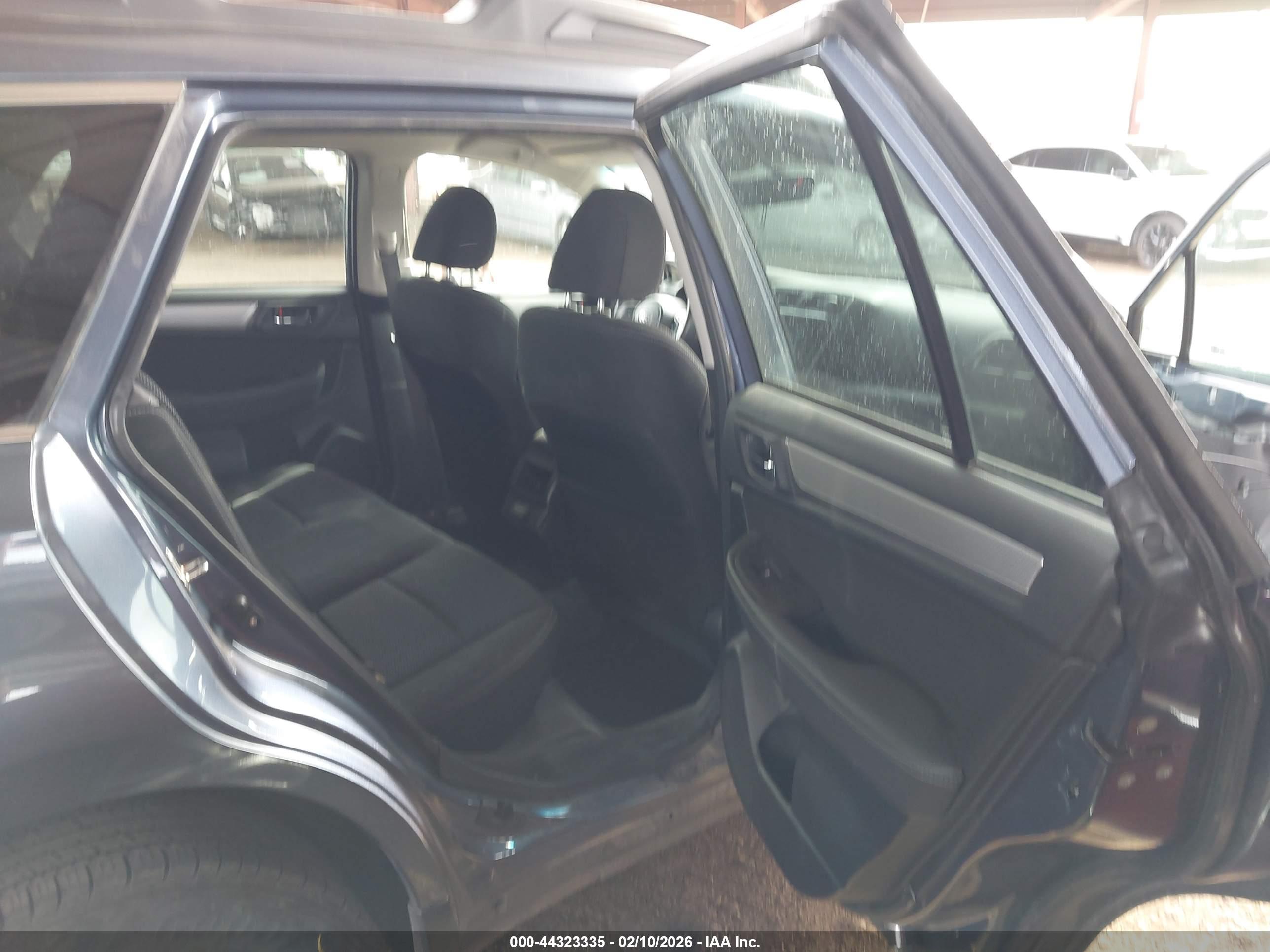 SUBARU OUTBACK image 8