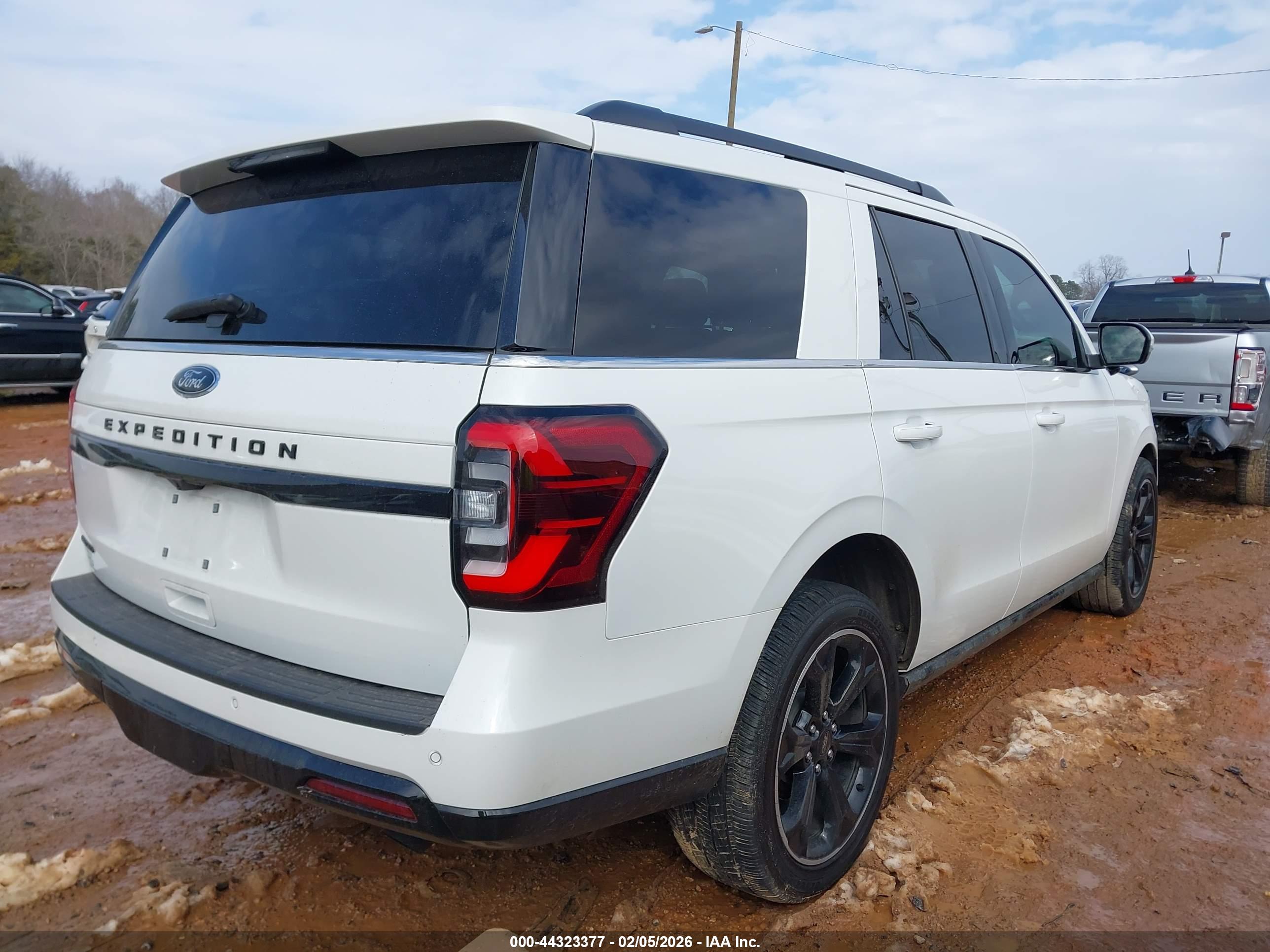 FORD EXPEDITION image 4
