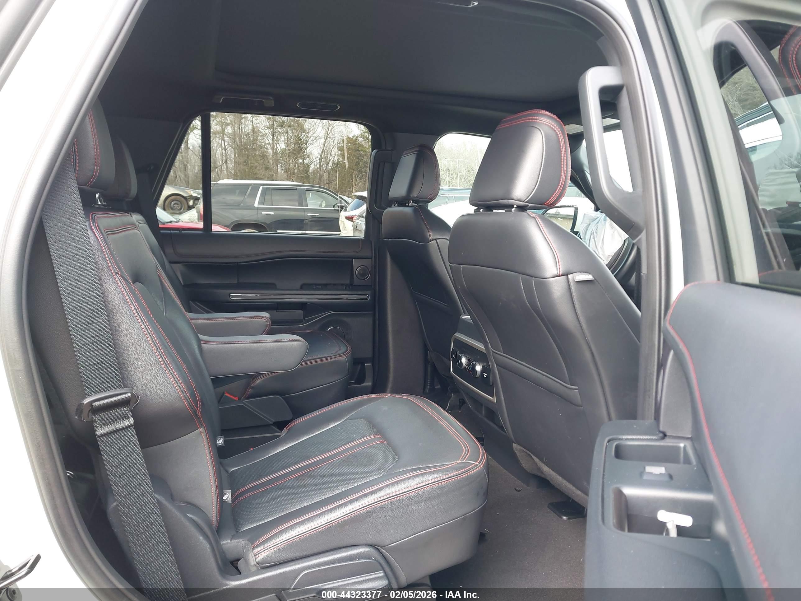 FORD EXPEDITION image 8