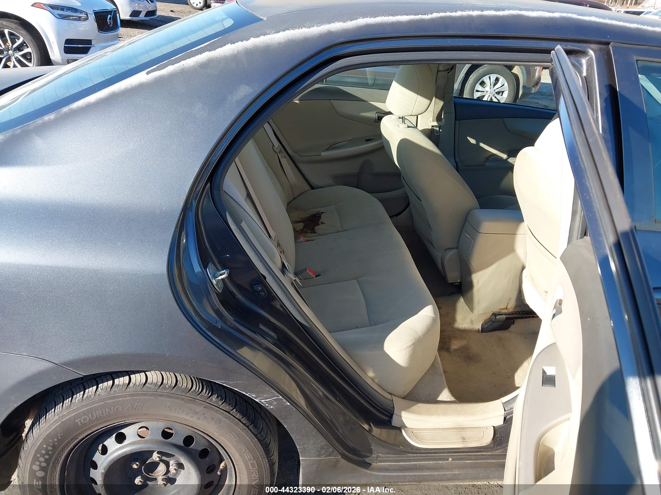 TOYOTA COROLLA image 8
