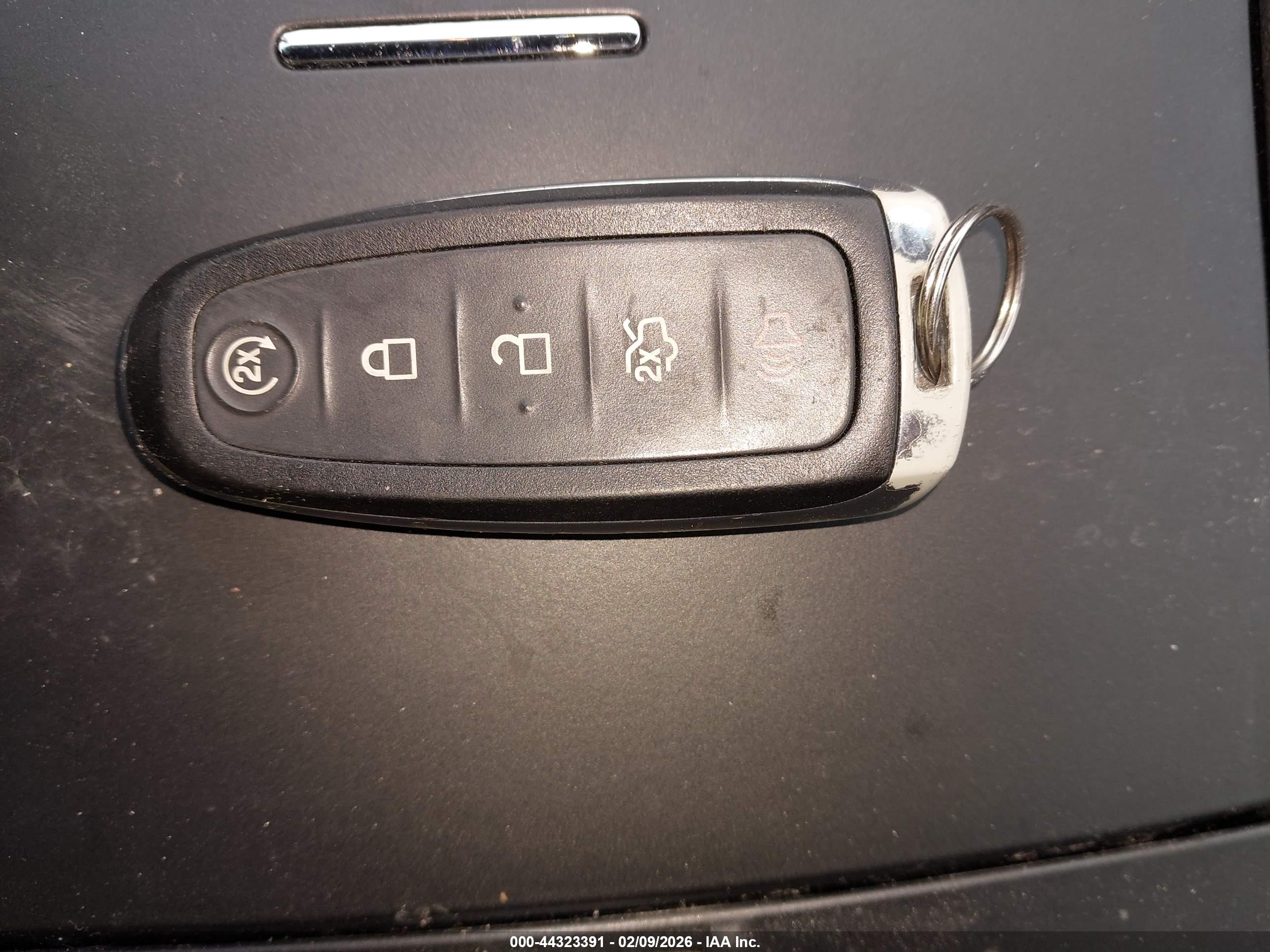 FORD TAURUS image 11