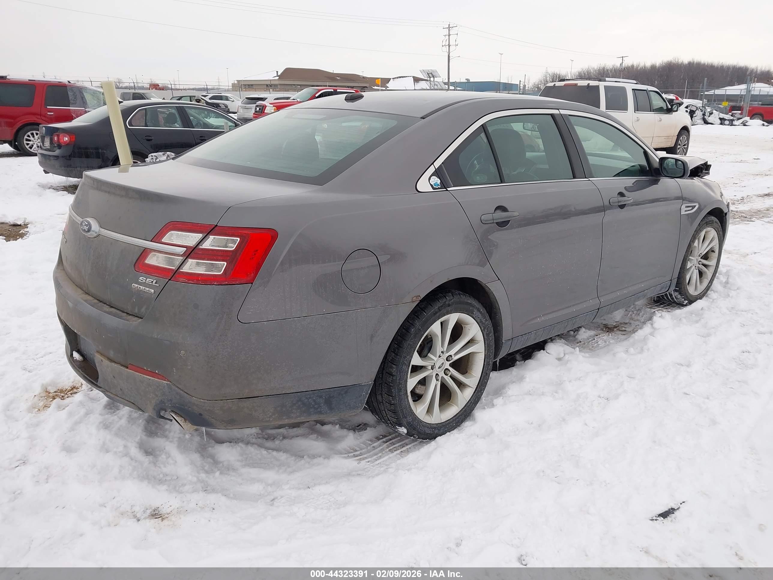 FORD TAURUS image 4