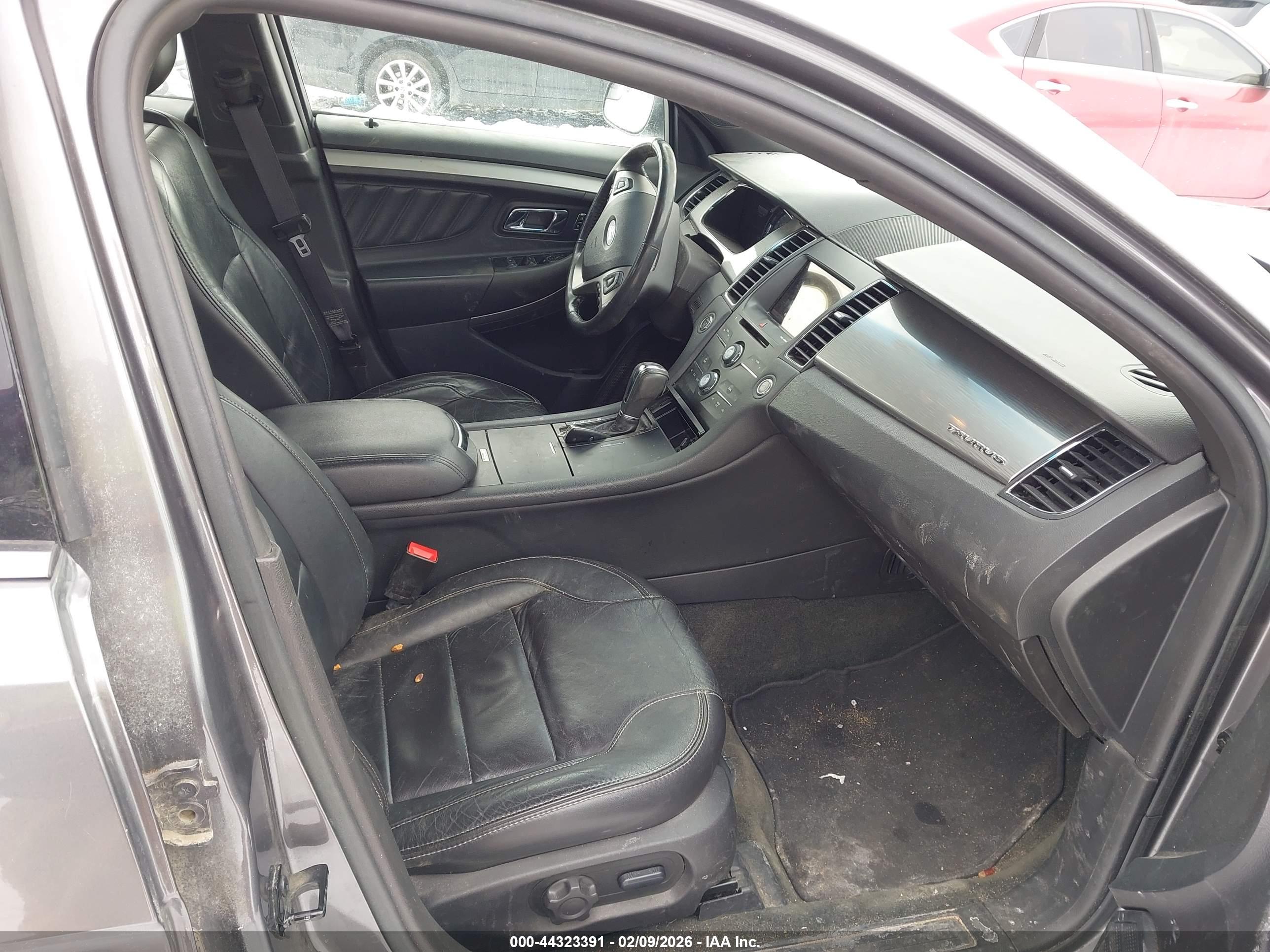 FORD TAURUS image 5