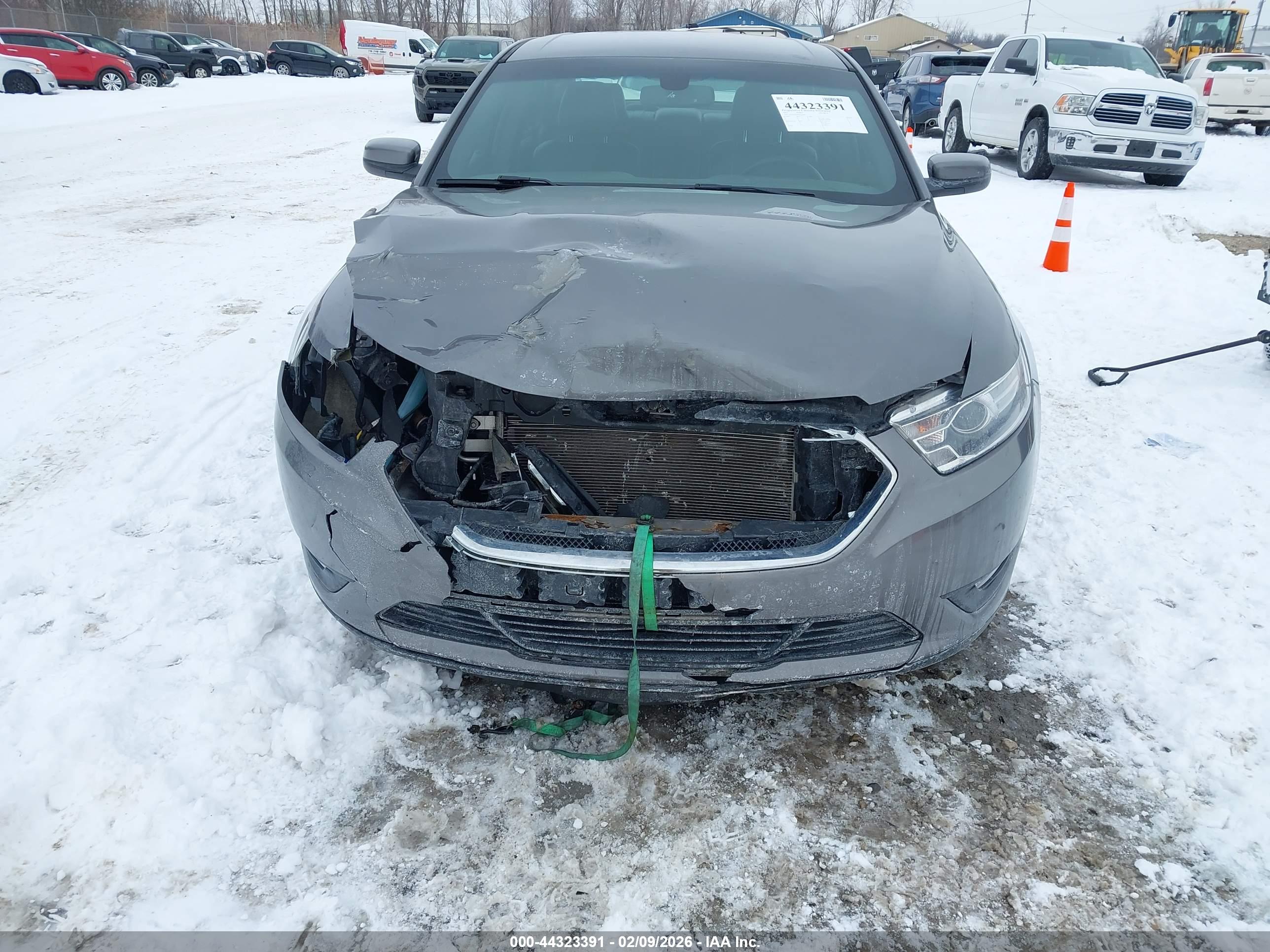 FORD TAURUS image 6