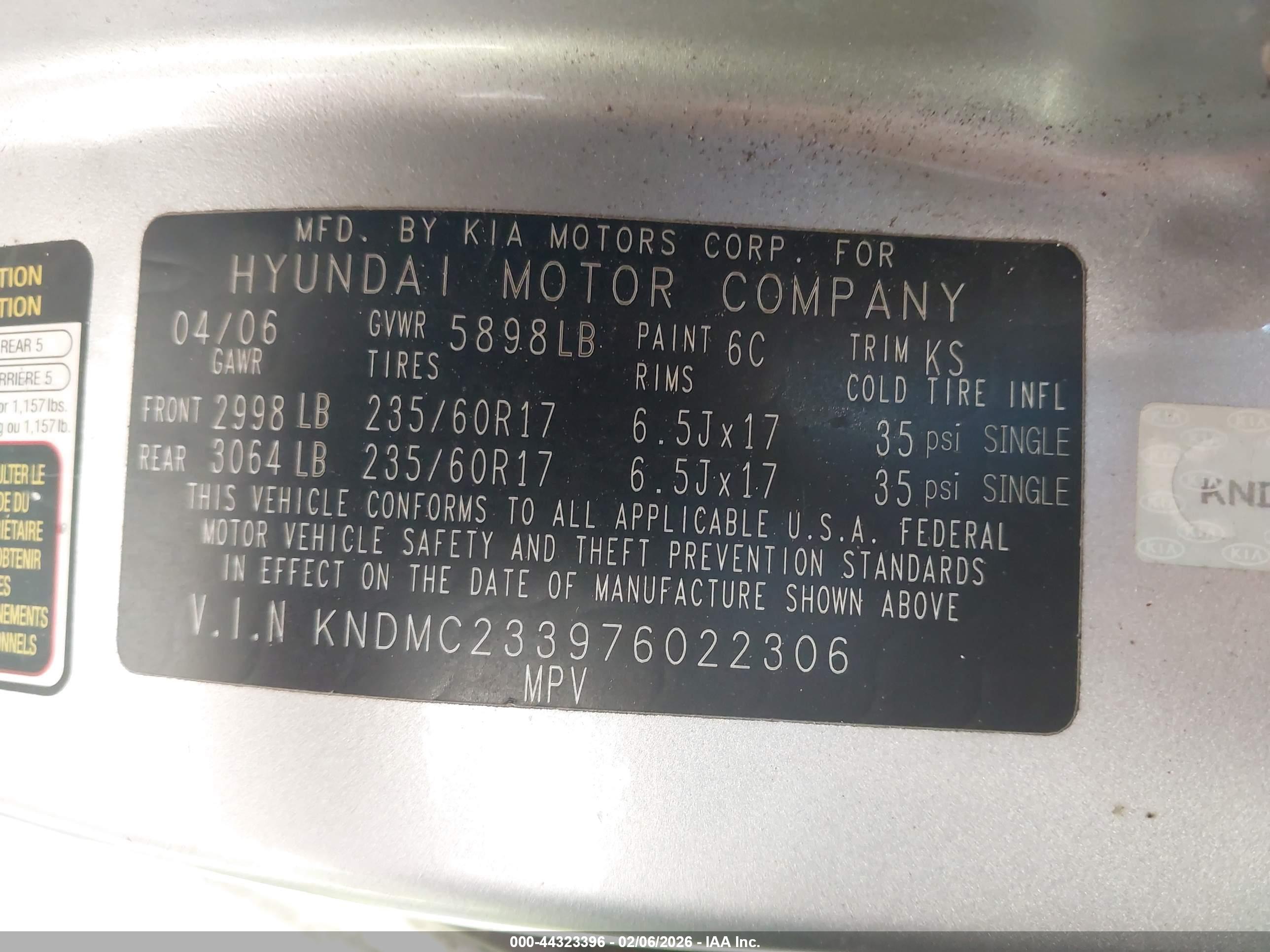 HYUNDAI ENTOURAGE image 9