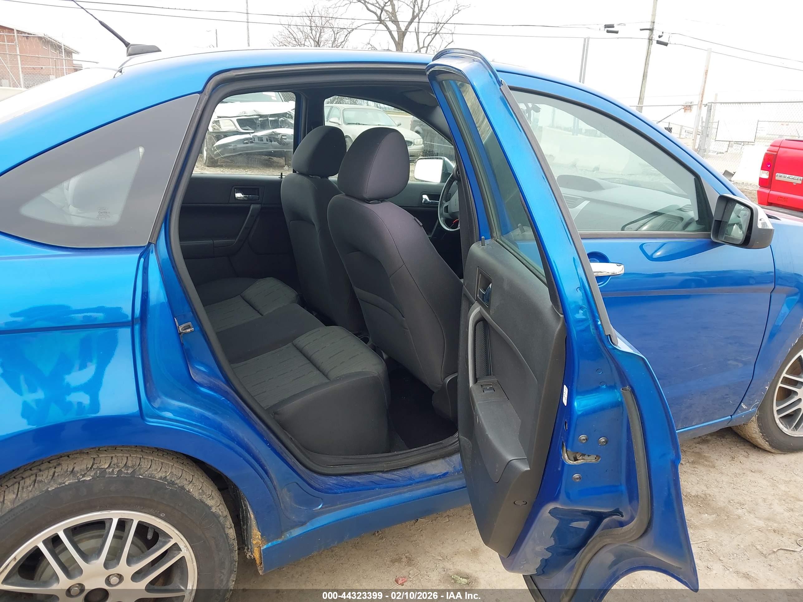FORD FOCUS image 8