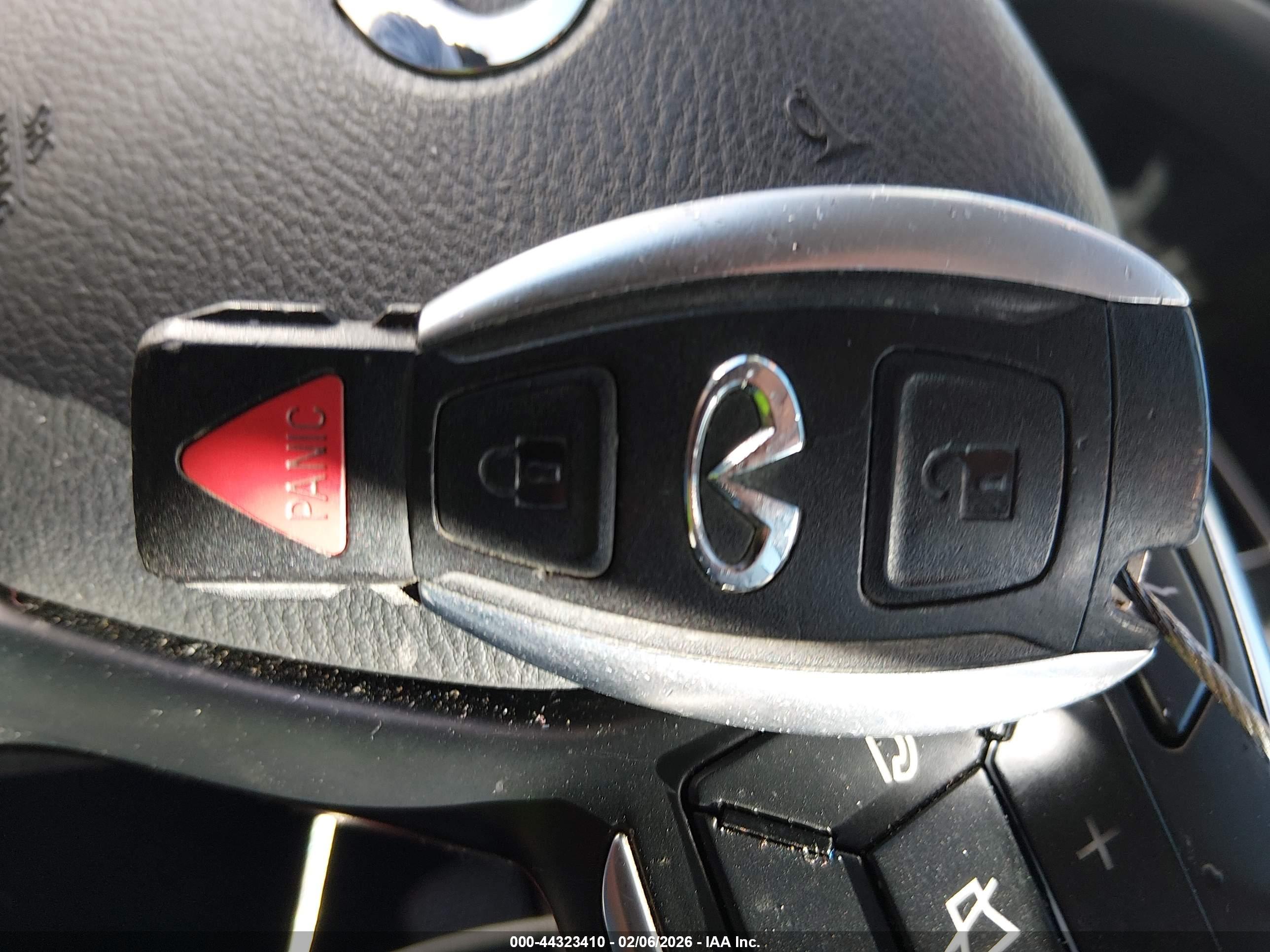 INFINITI QX30 image 11