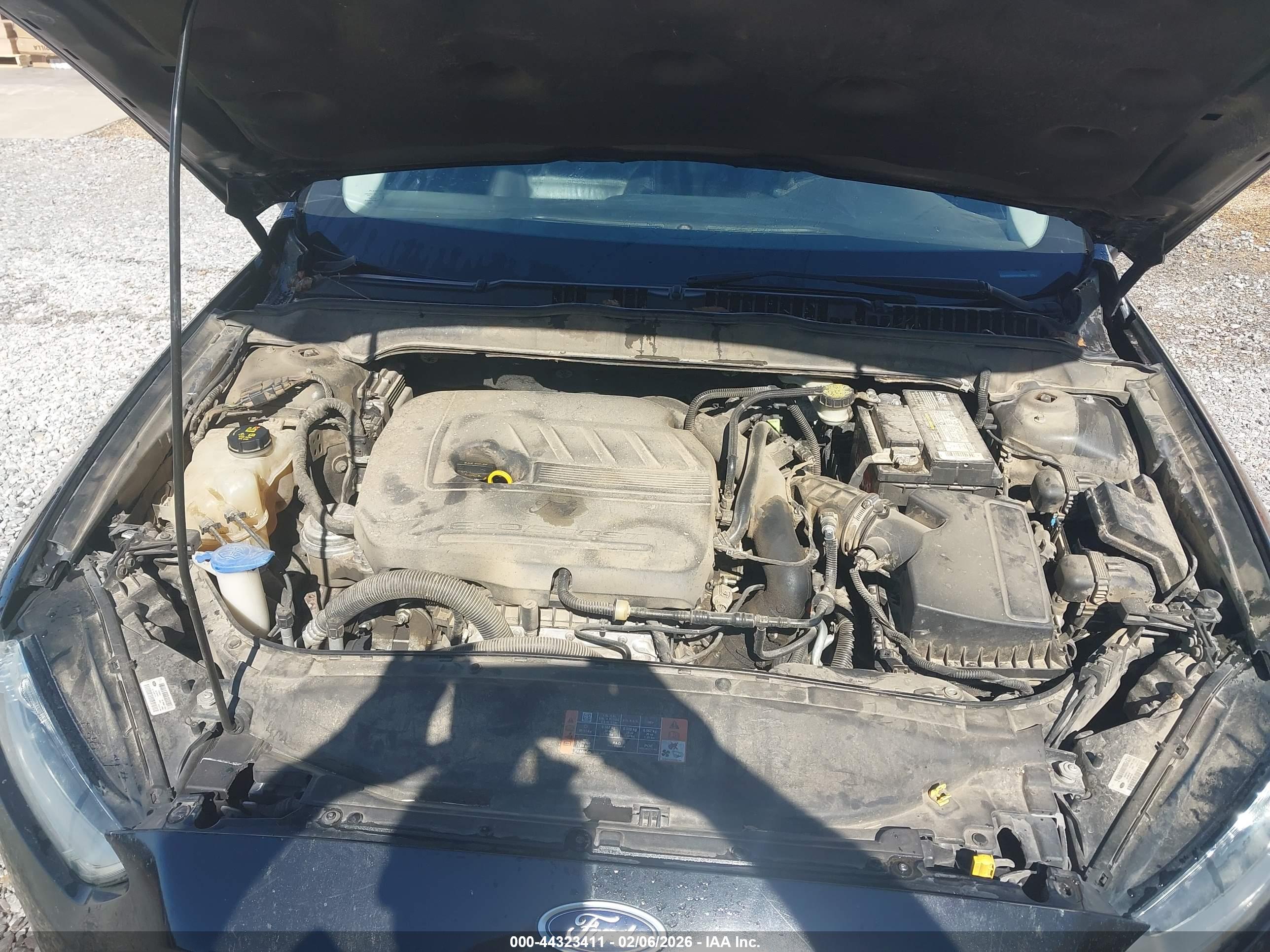 FORD FUSION image 10