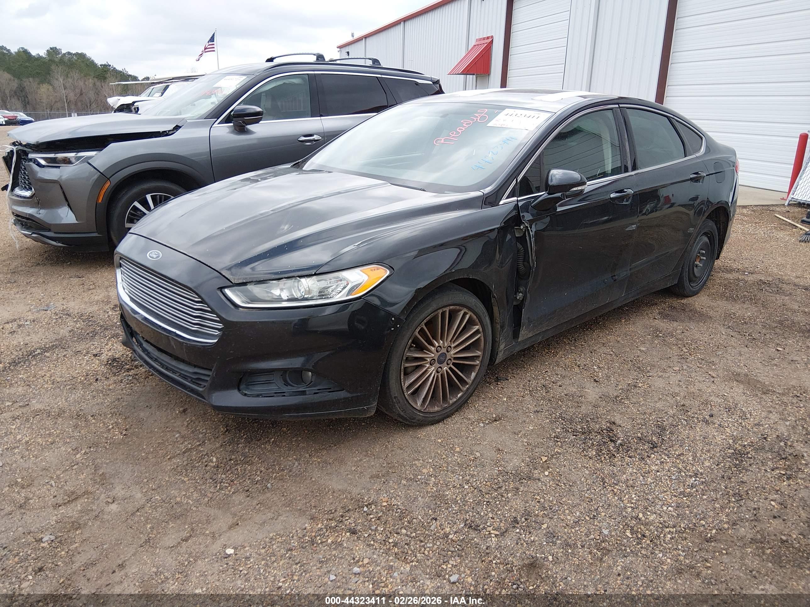 FORD FUSION image 2