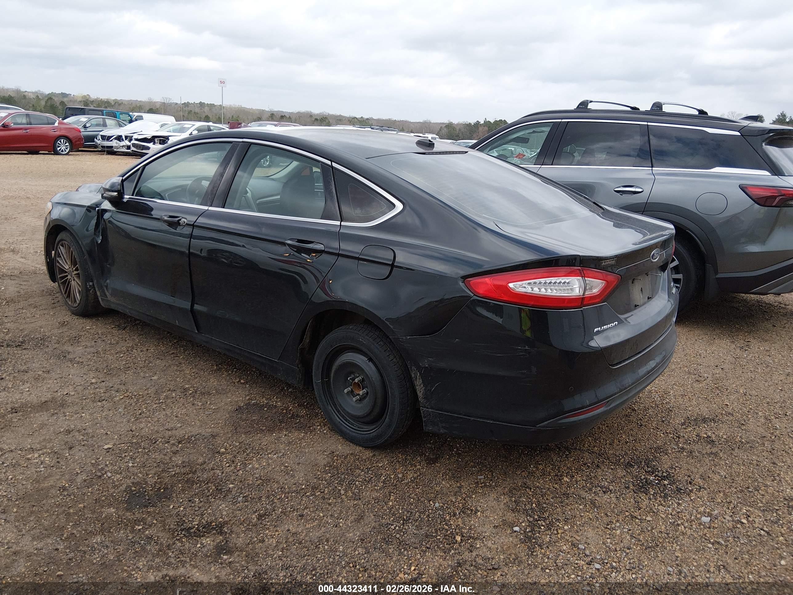 FORD FUSION image 3