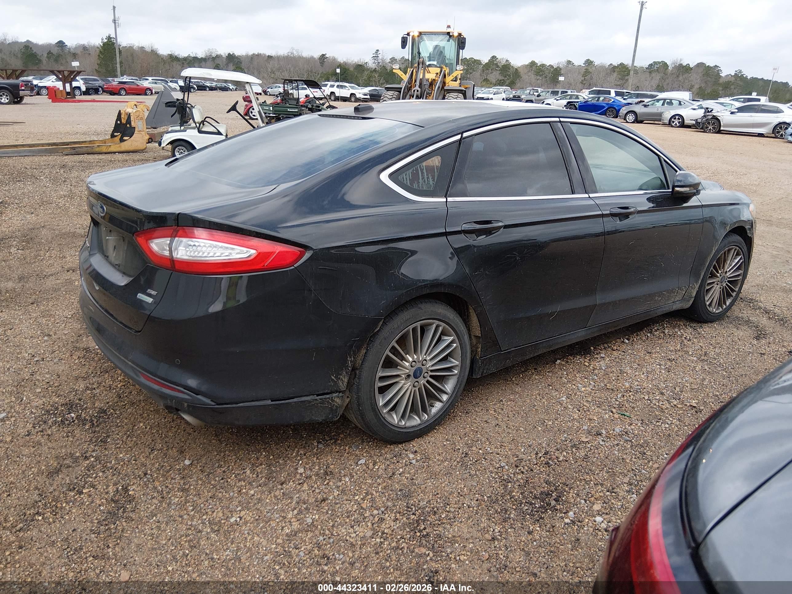 FORD FUSION image 4