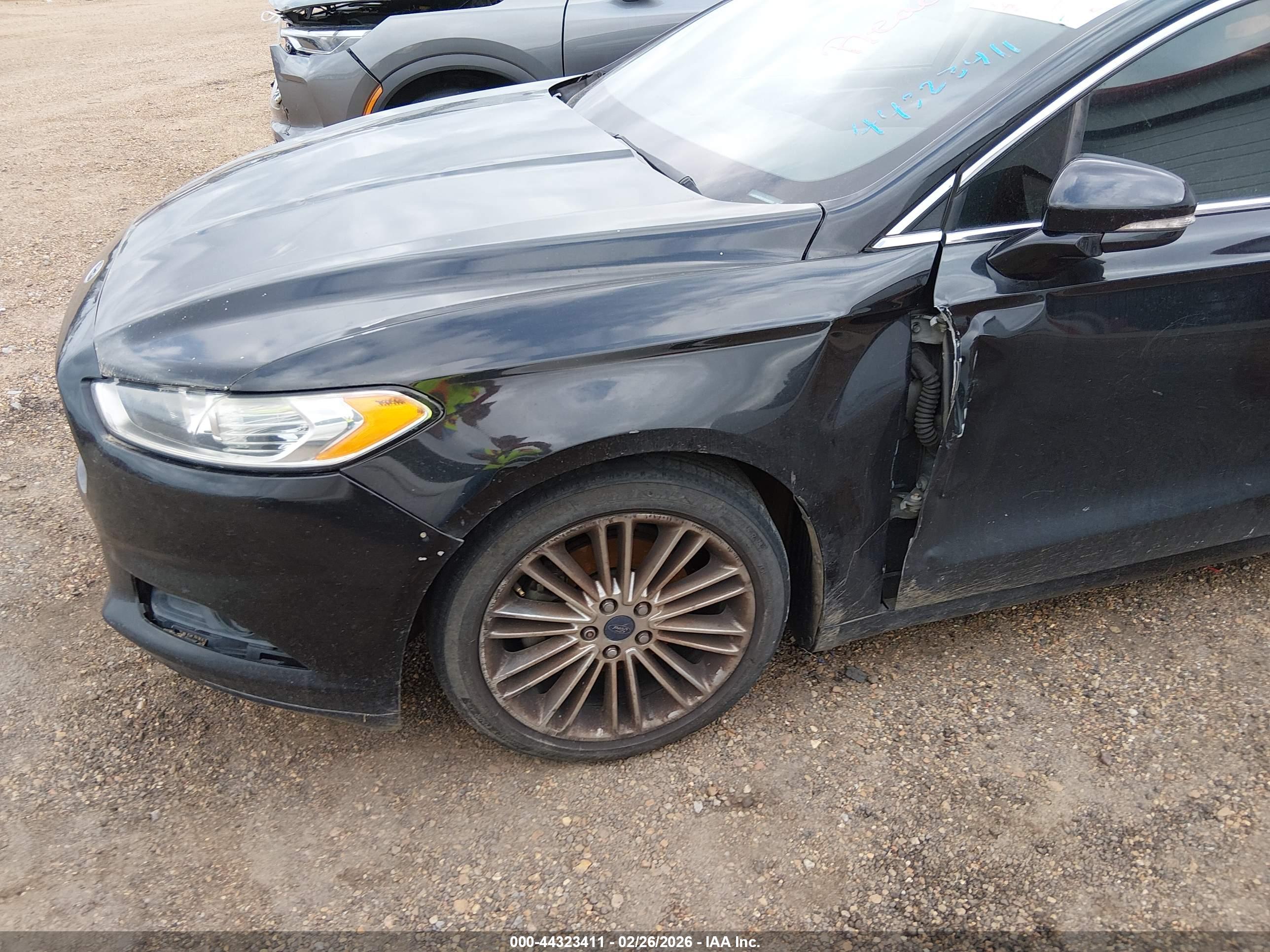 FORD FUSION image 6