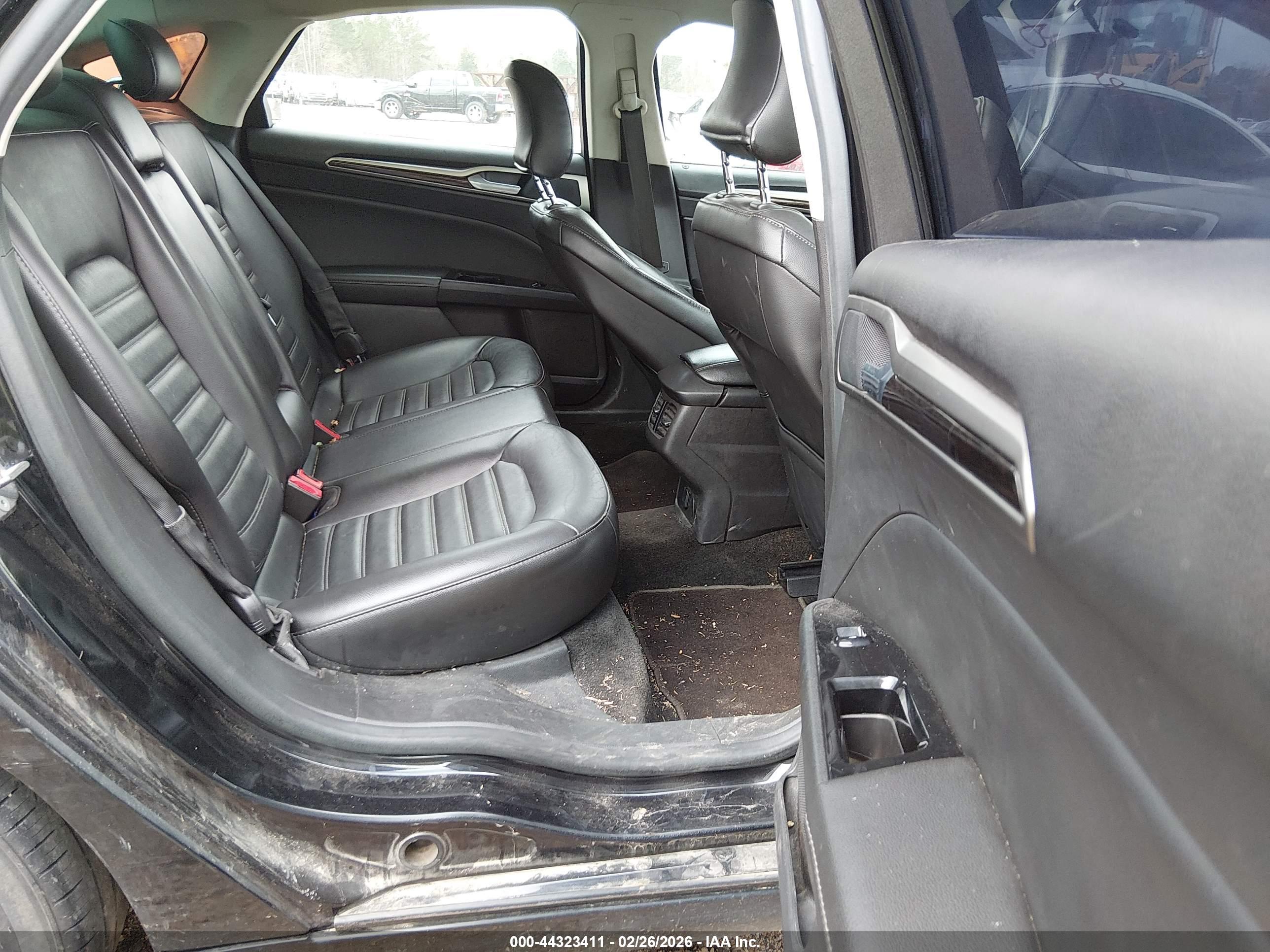 FORD FUSION image 8