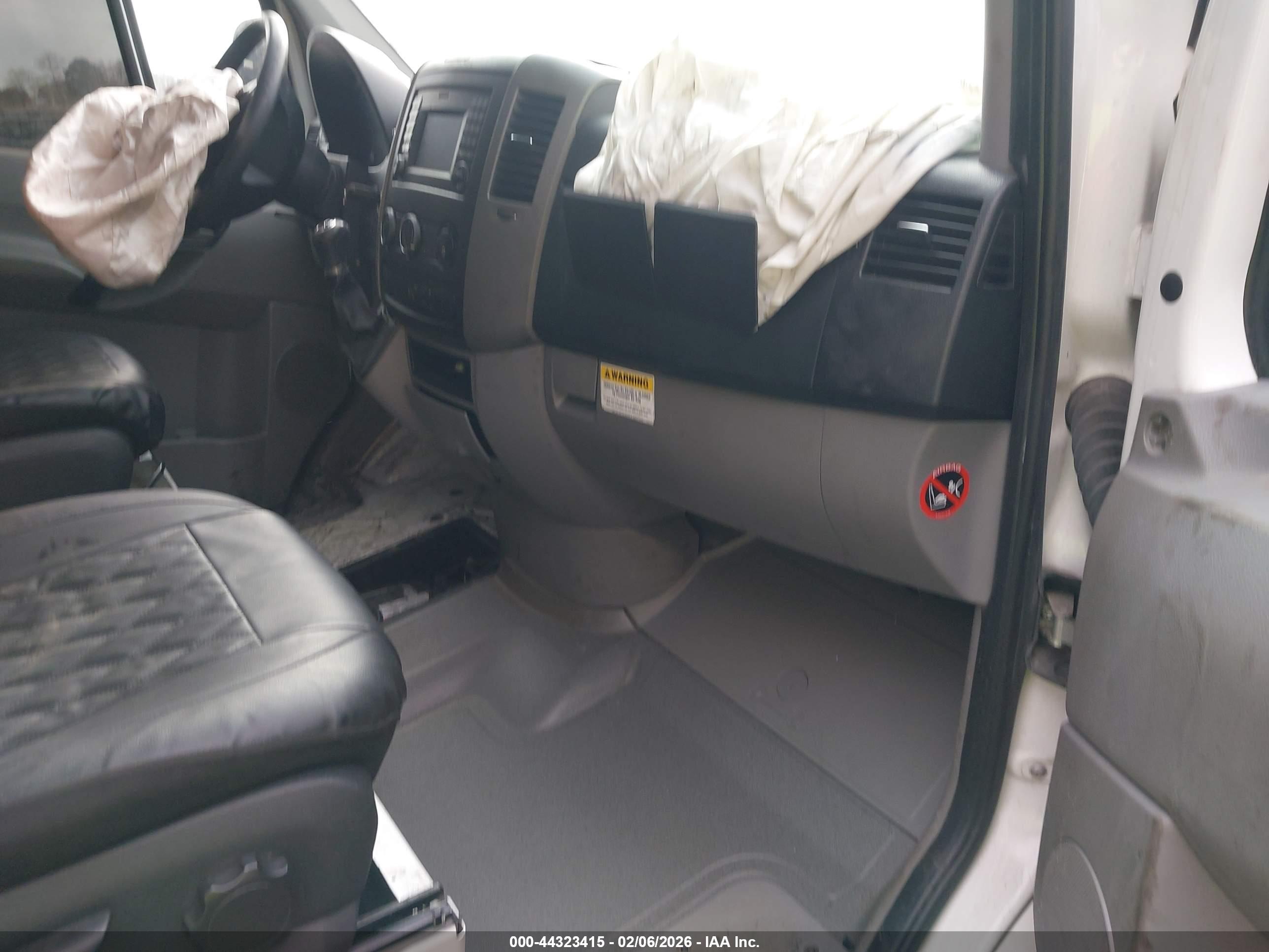 MERCEDES-BENZ SPRINTER image 5
