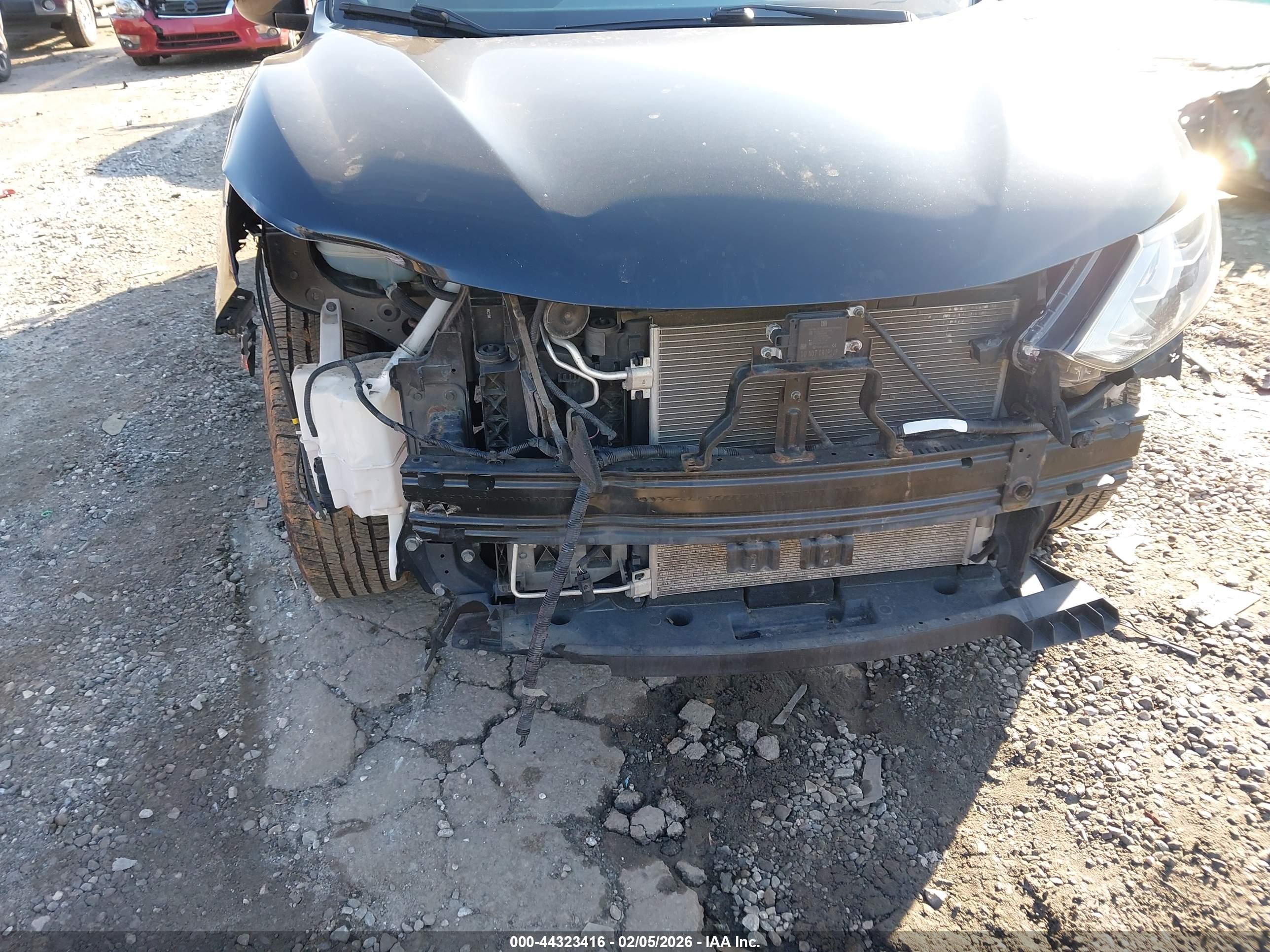 NISSAN ROGUE image 6