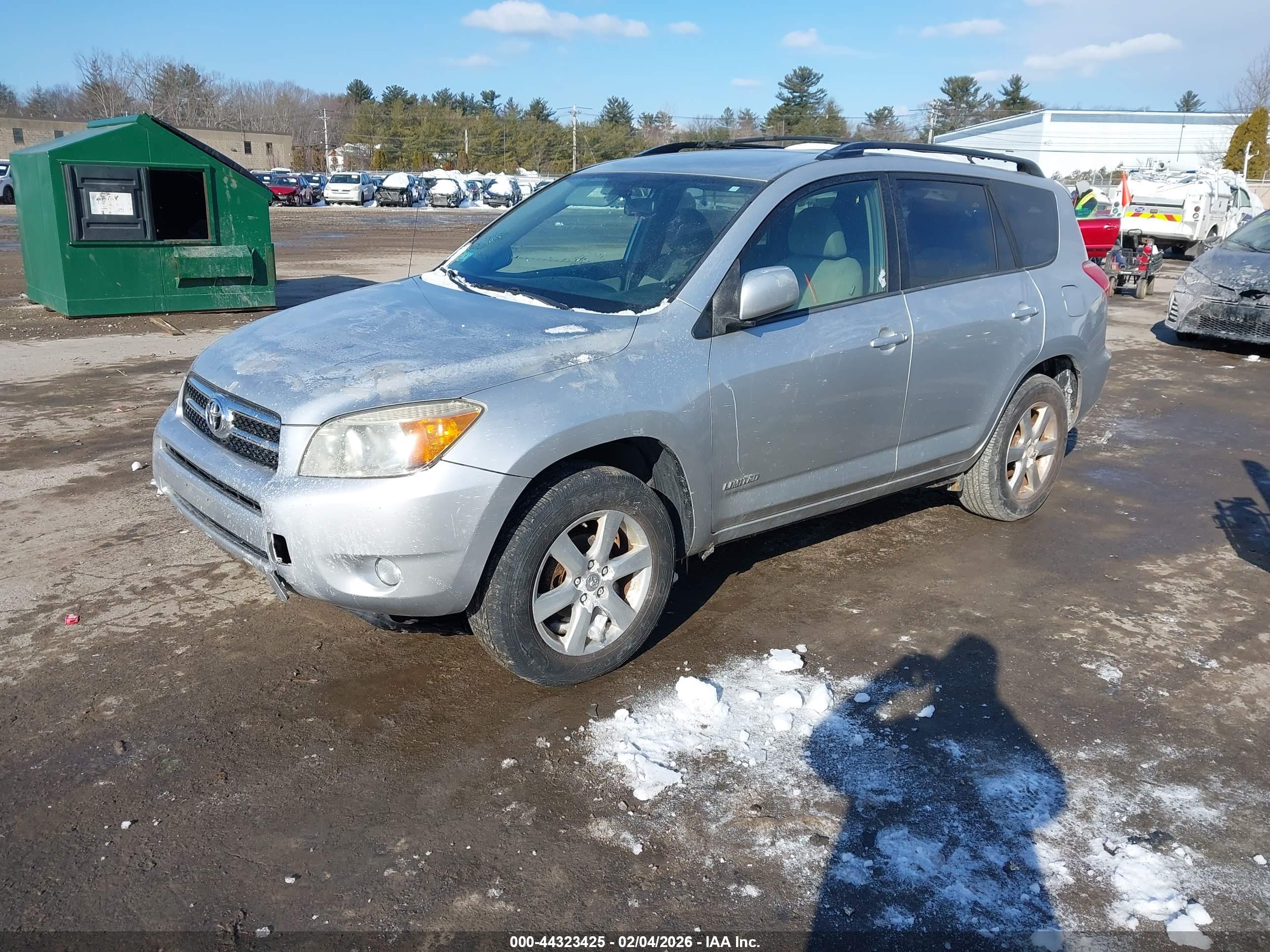 TOYOTA RAV4 image 2