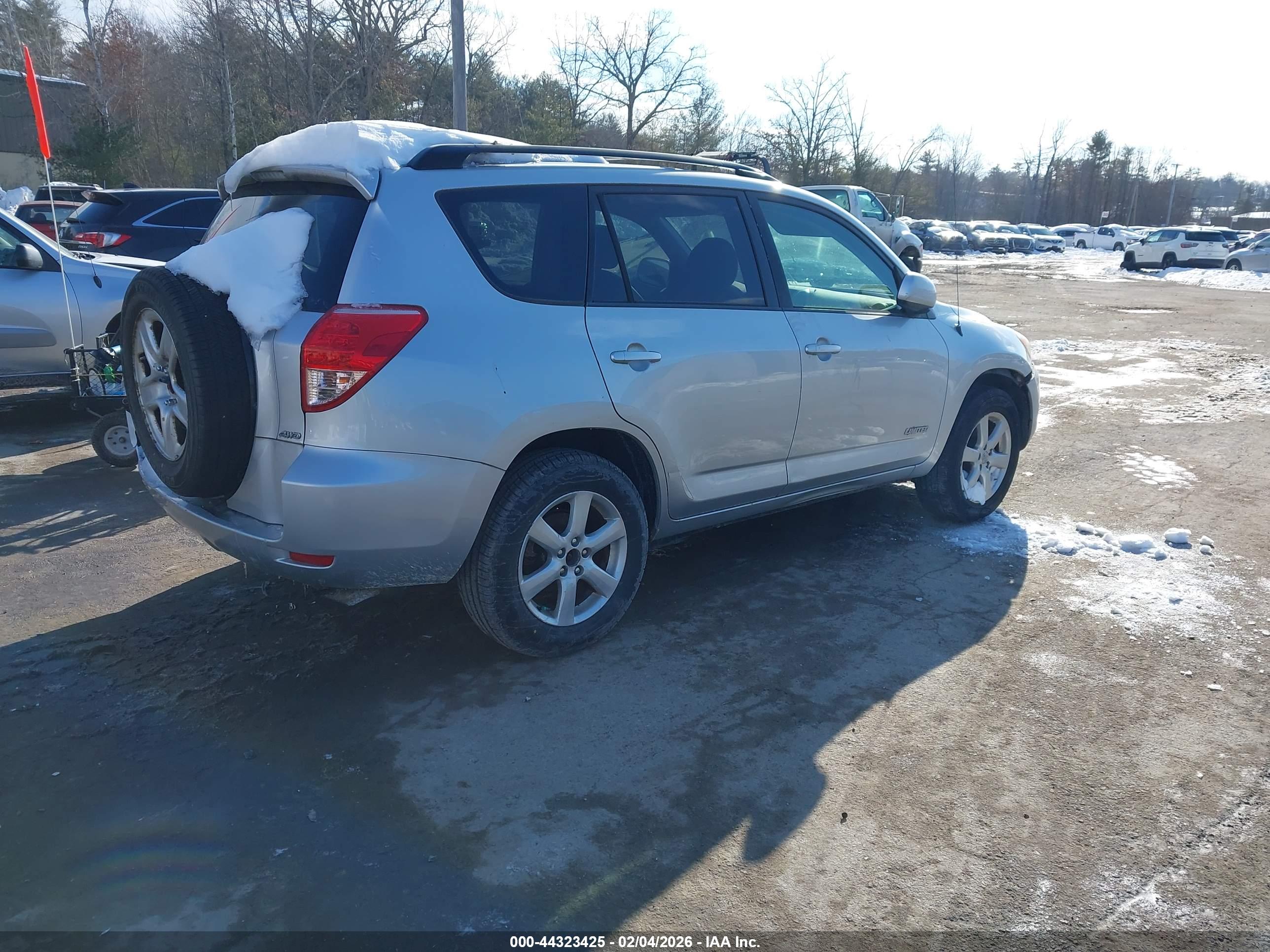 TOYOTA RAV4 image 4