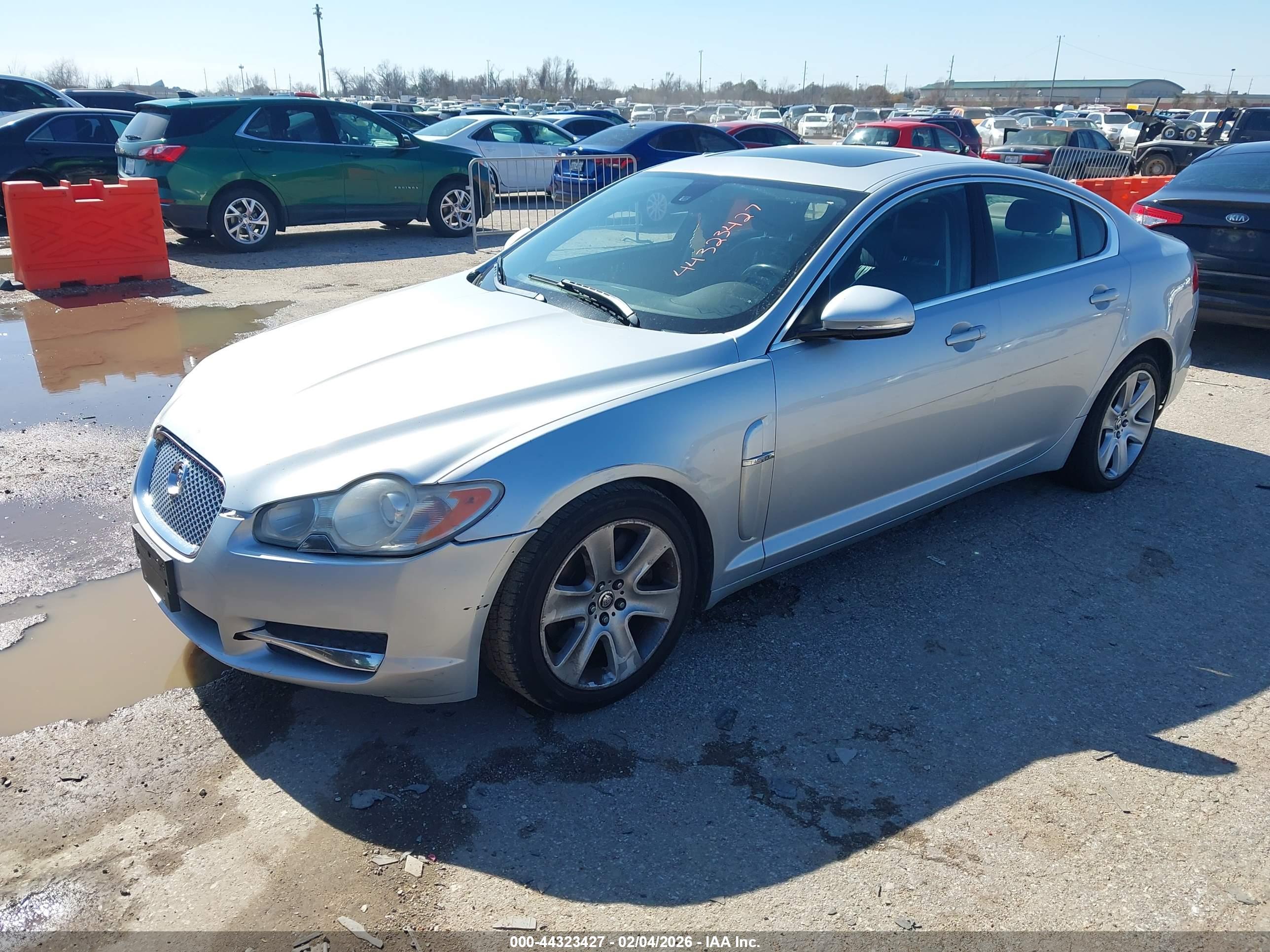 JAGUAR XF image 2