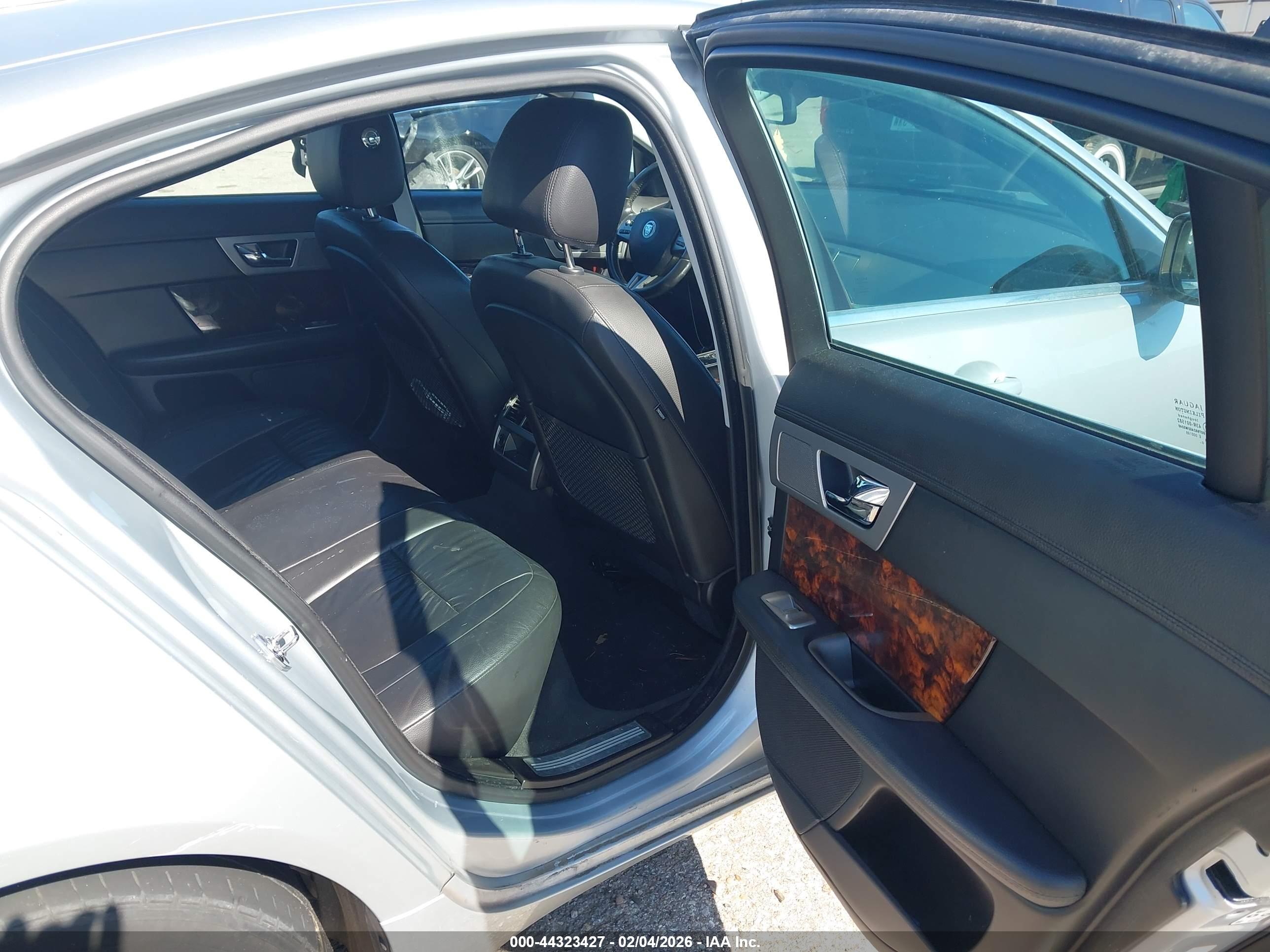 JAGUAR XF image 8
