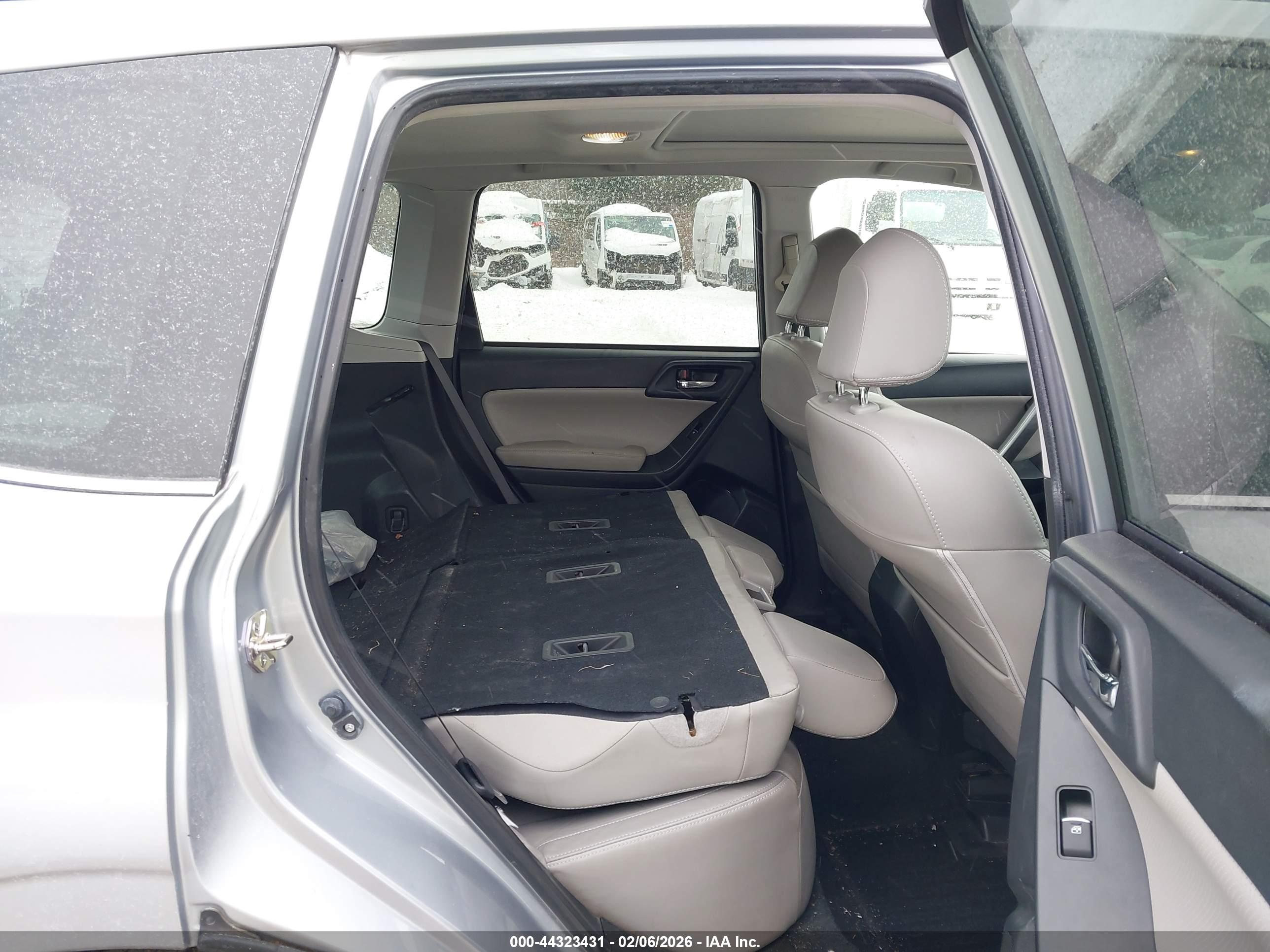 SUBARU FORESTER image 8