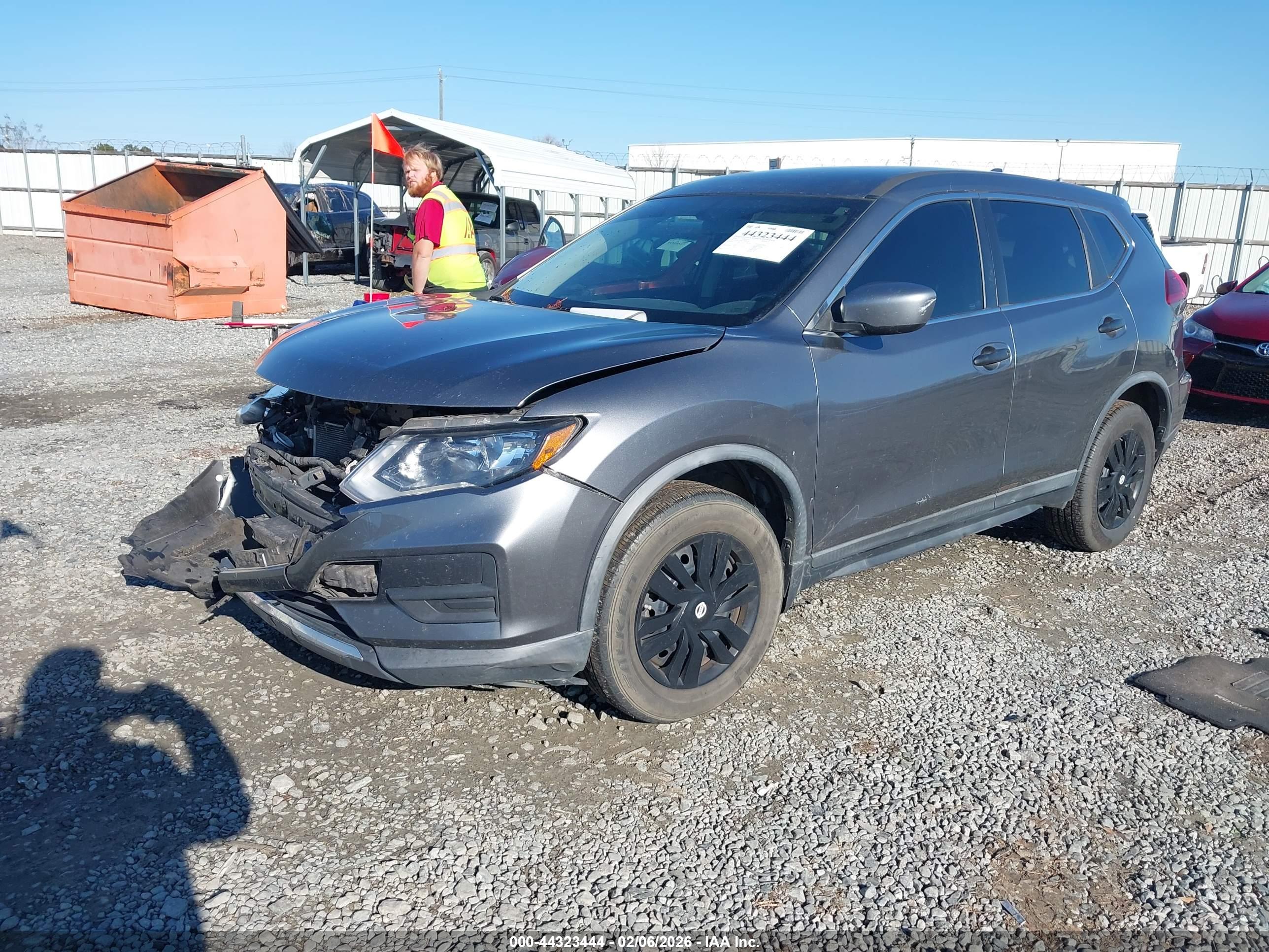 NISSAN ROGUE image 2