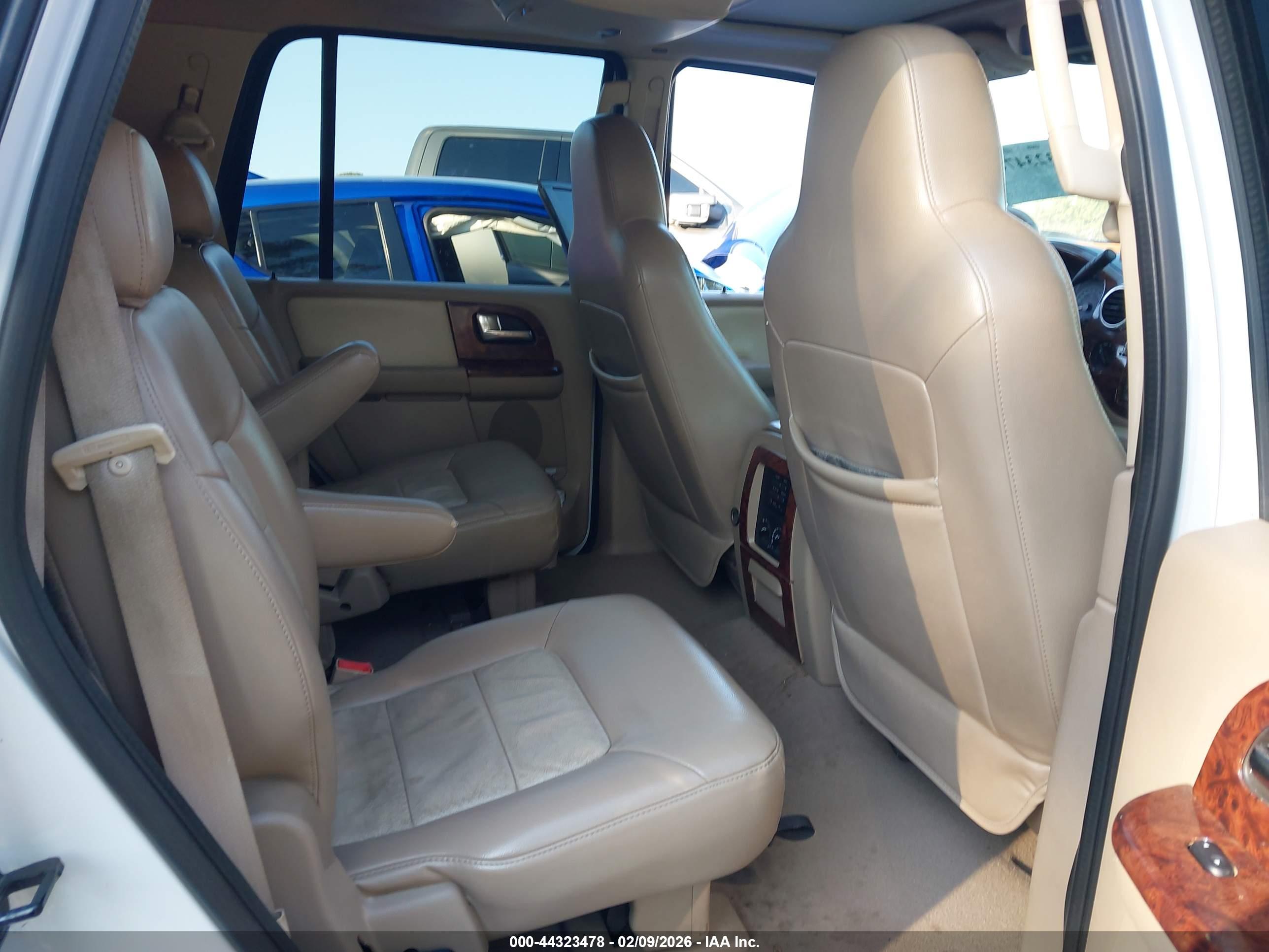 FORD EXPEDITION image 8