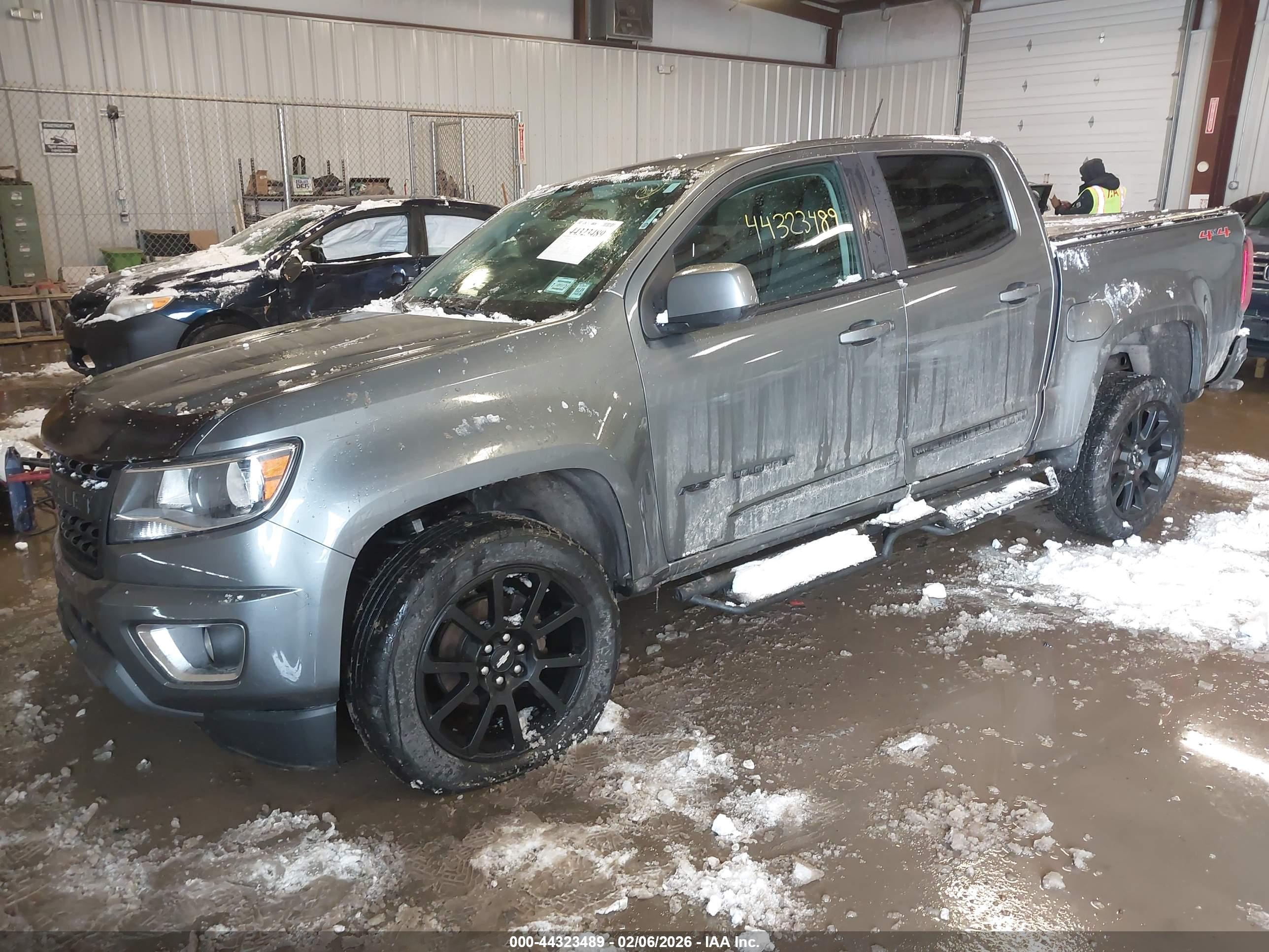 CHEVROLET COLORADO image 2