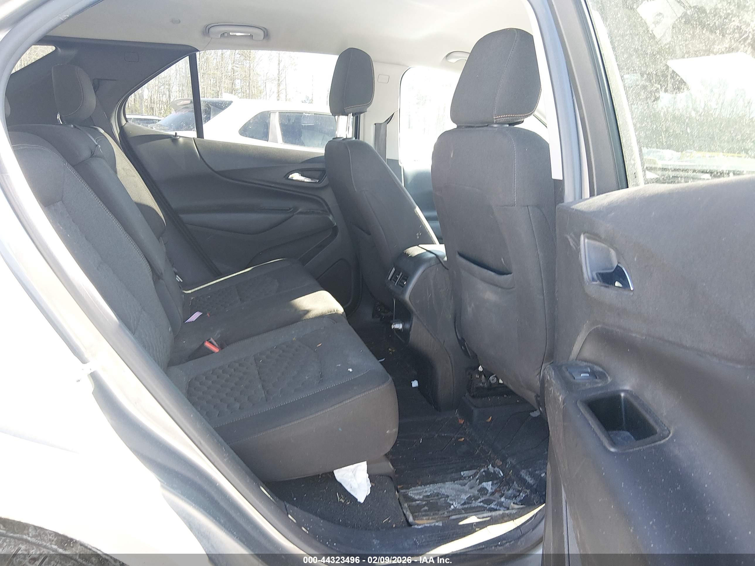 CHEVROLET EQUINOX image 8