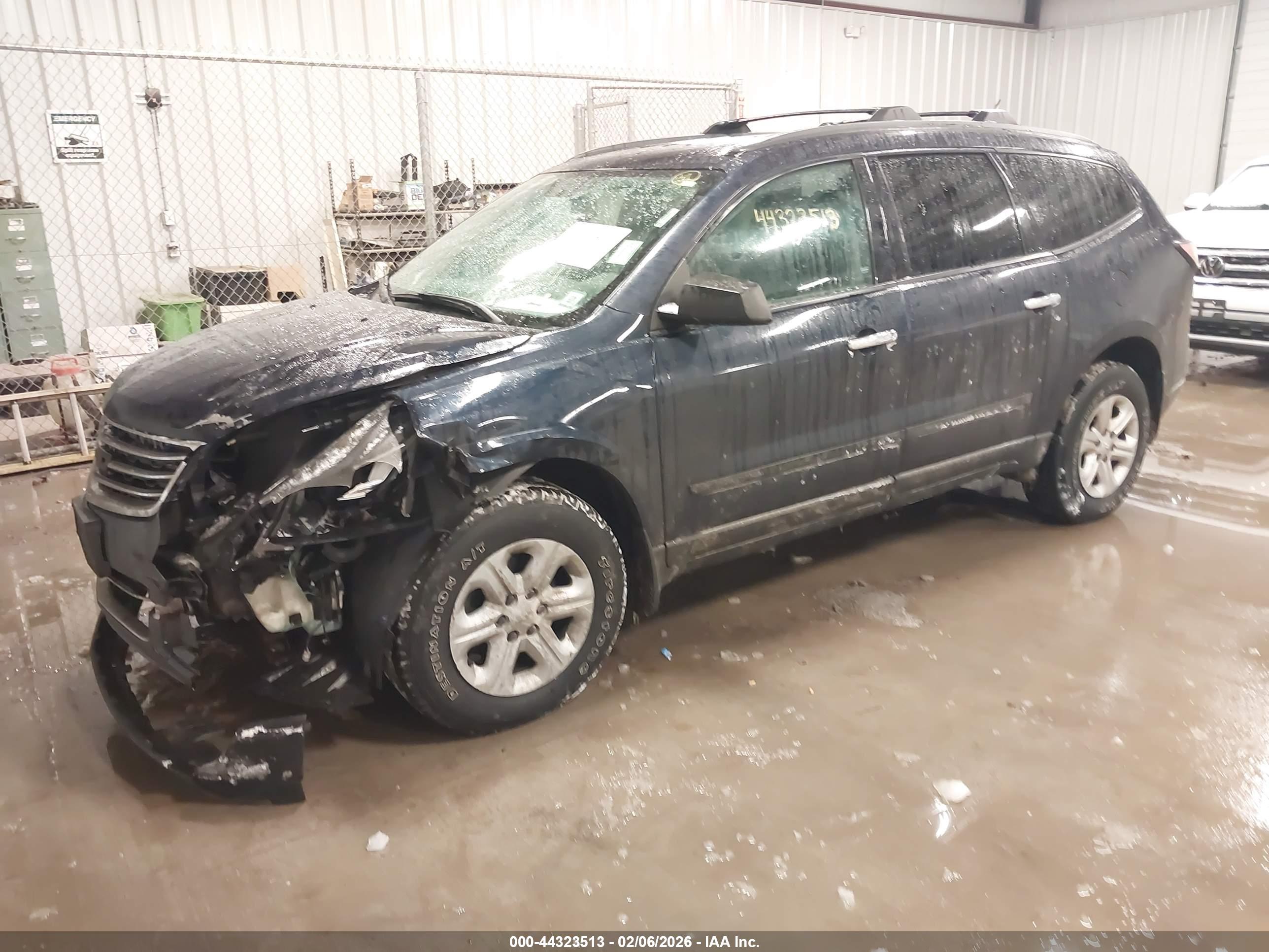 CHEVROLET TRAVERSE image 2