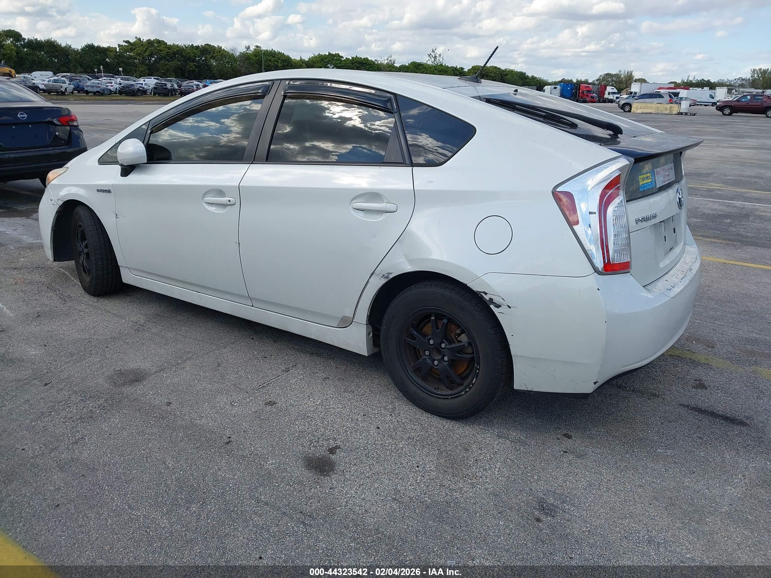 TOYOTA PRIUS image 3