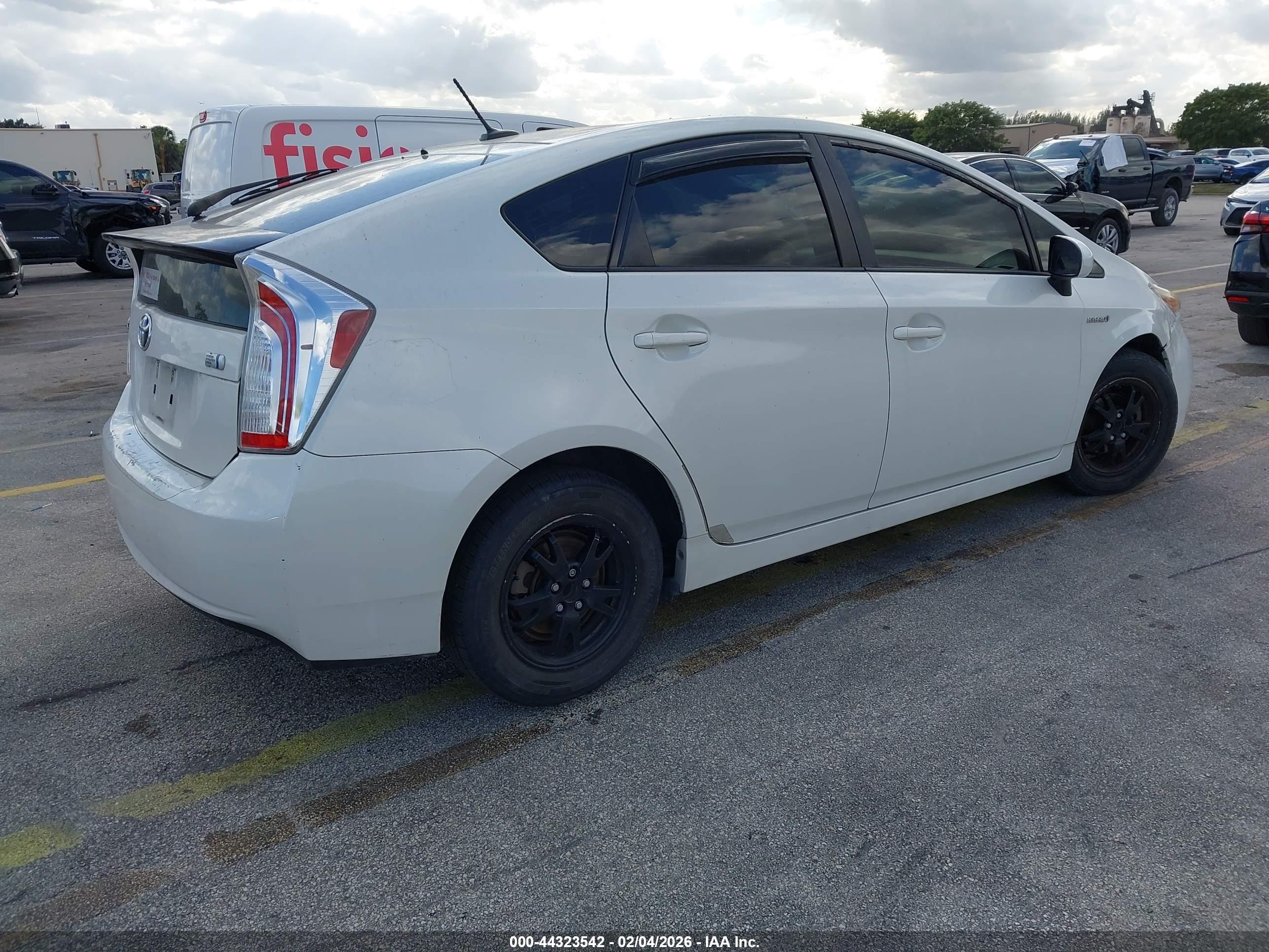 TOYOTA PRIUS image 4
