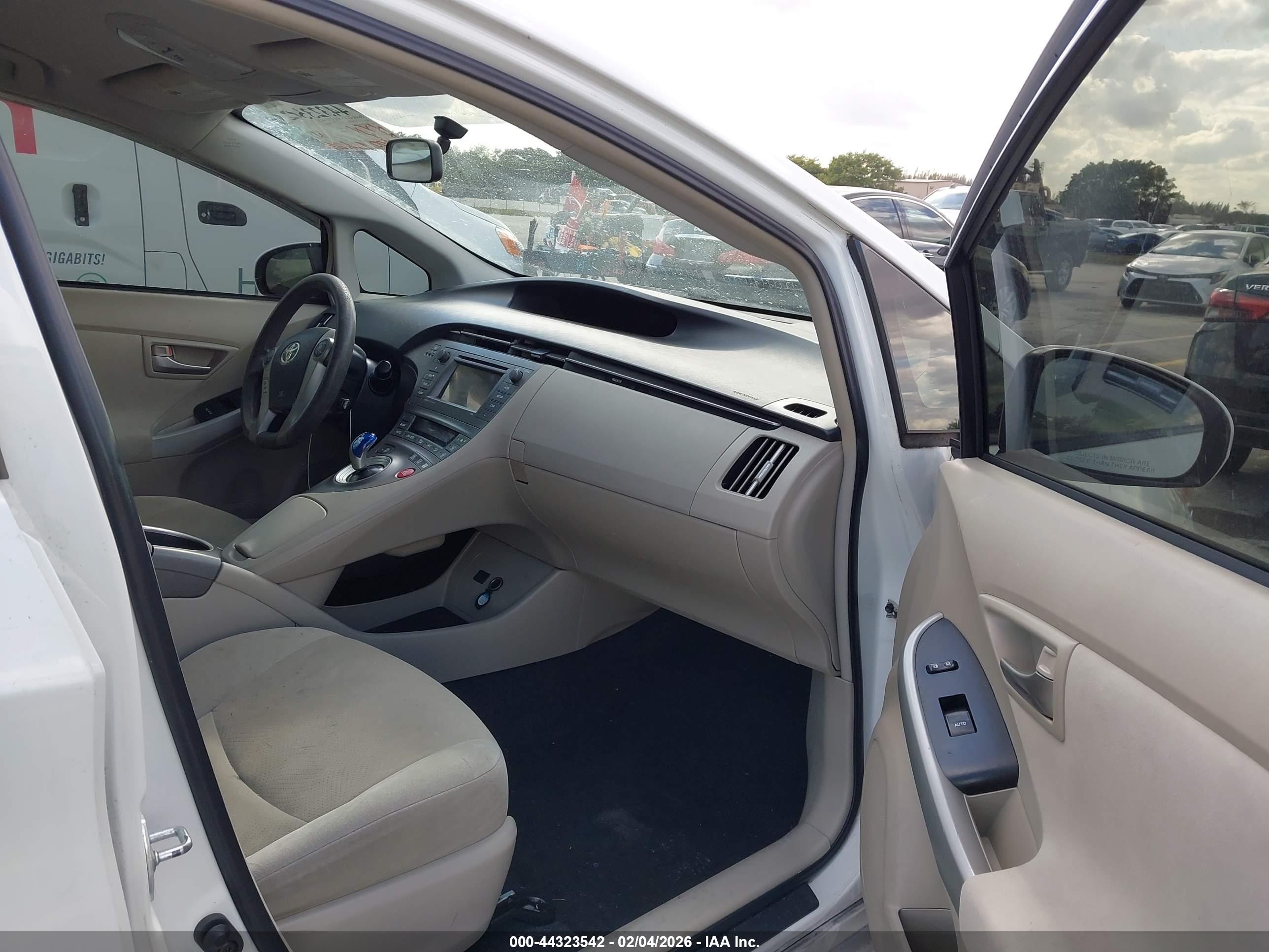 TOYOTA PRIUS image 5