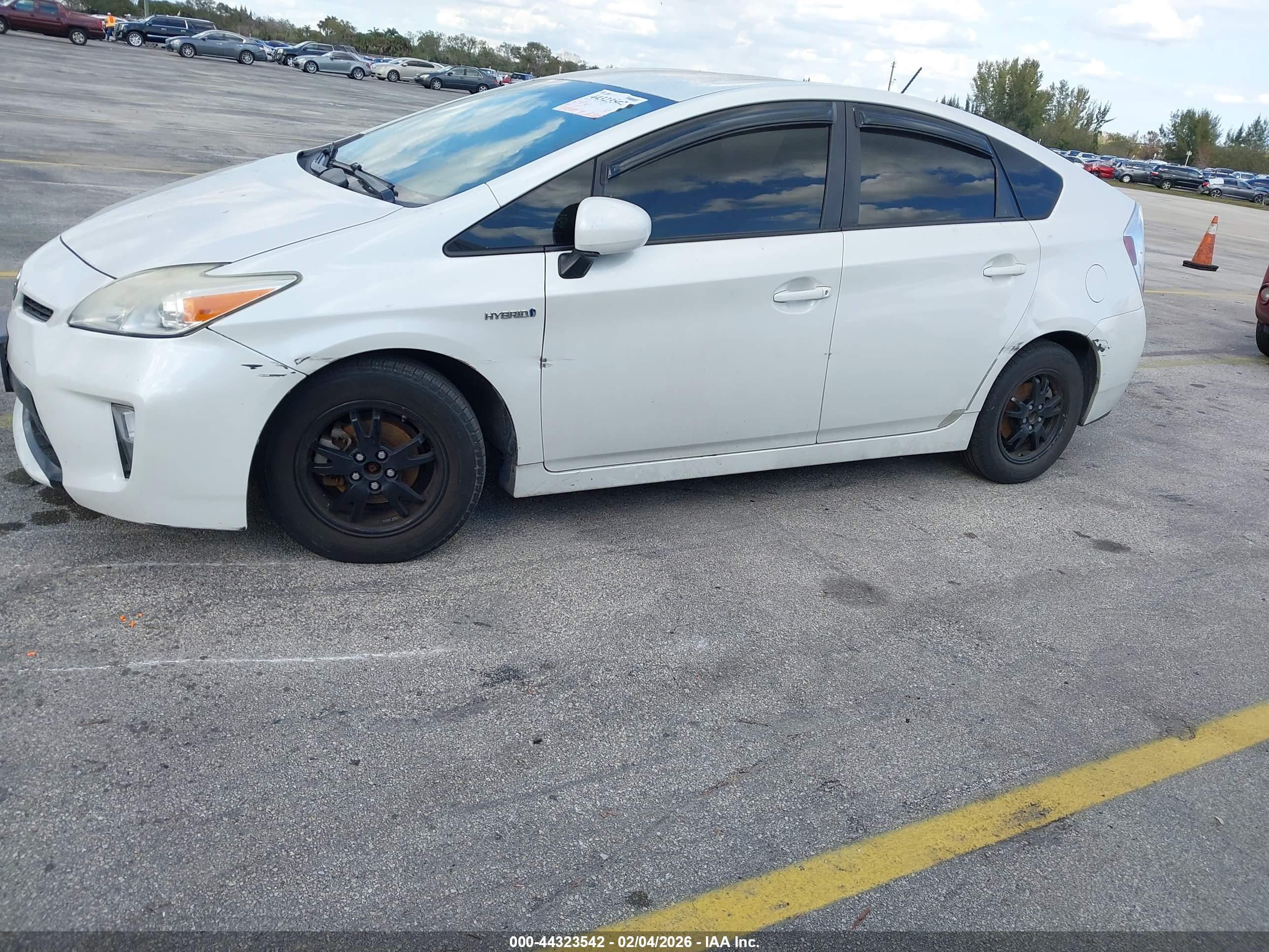 TOYOTA PRIUS image 6