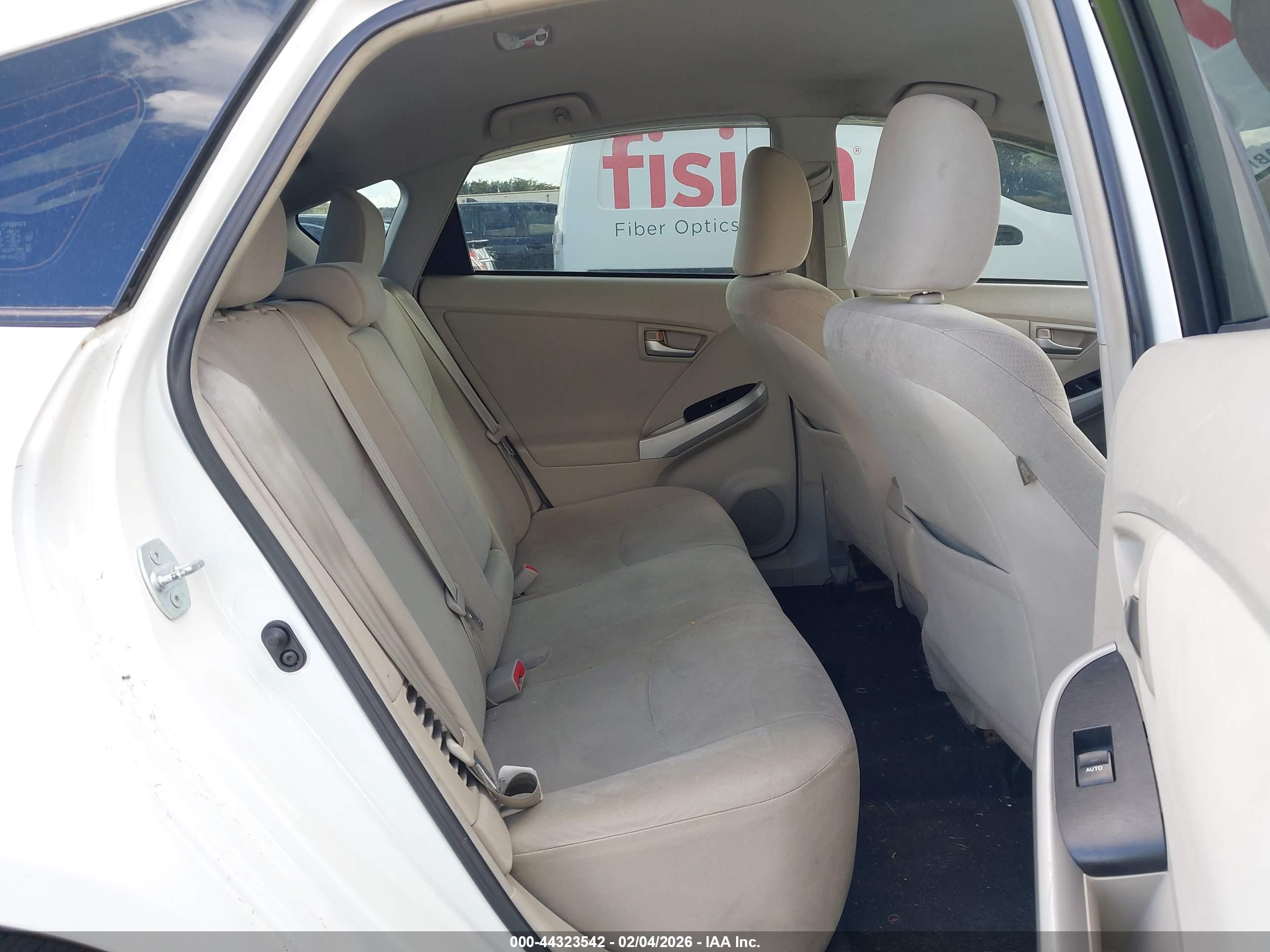 TOYOTA PRIUS image 8