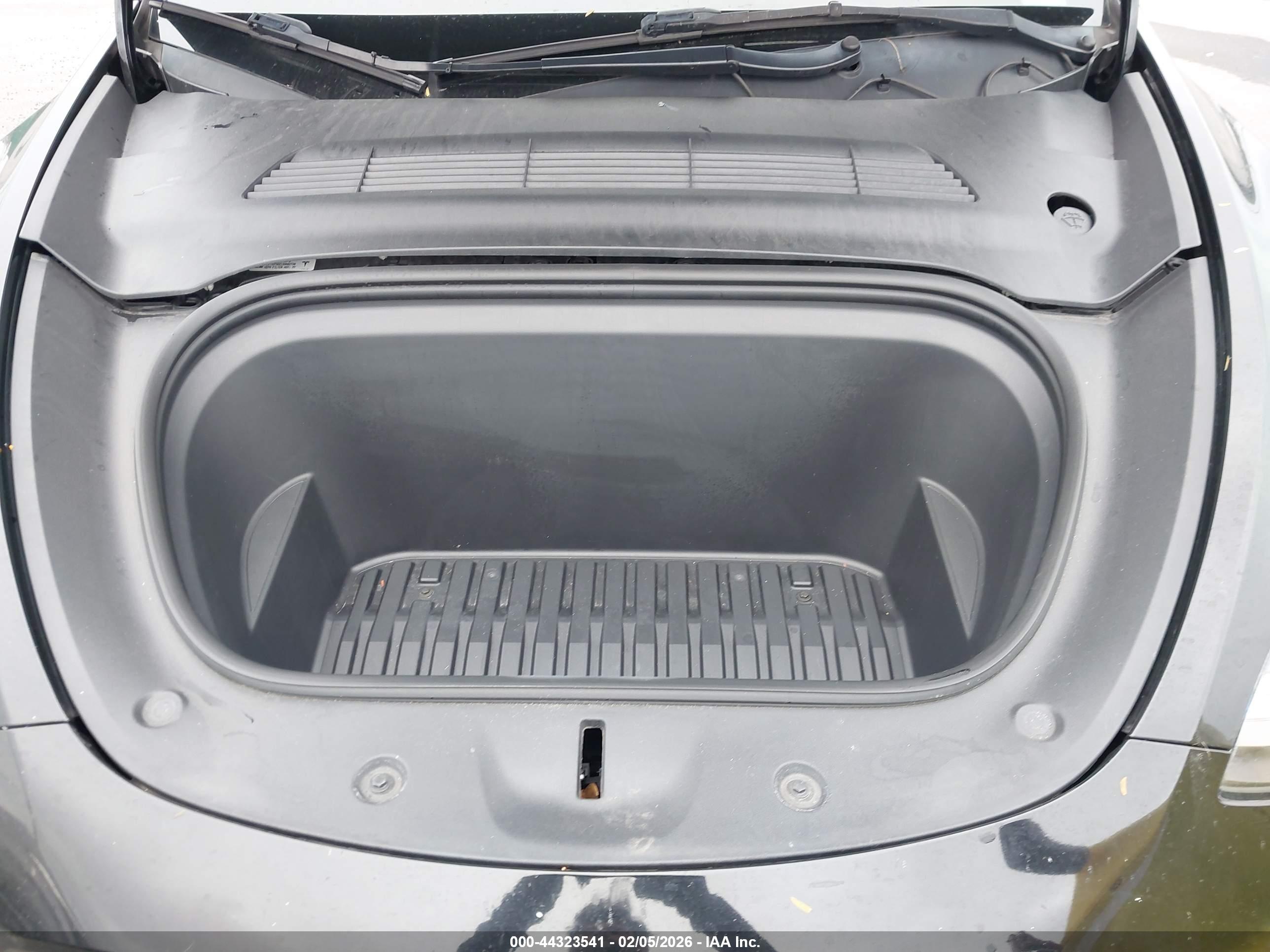 TESLA MODEL image 10