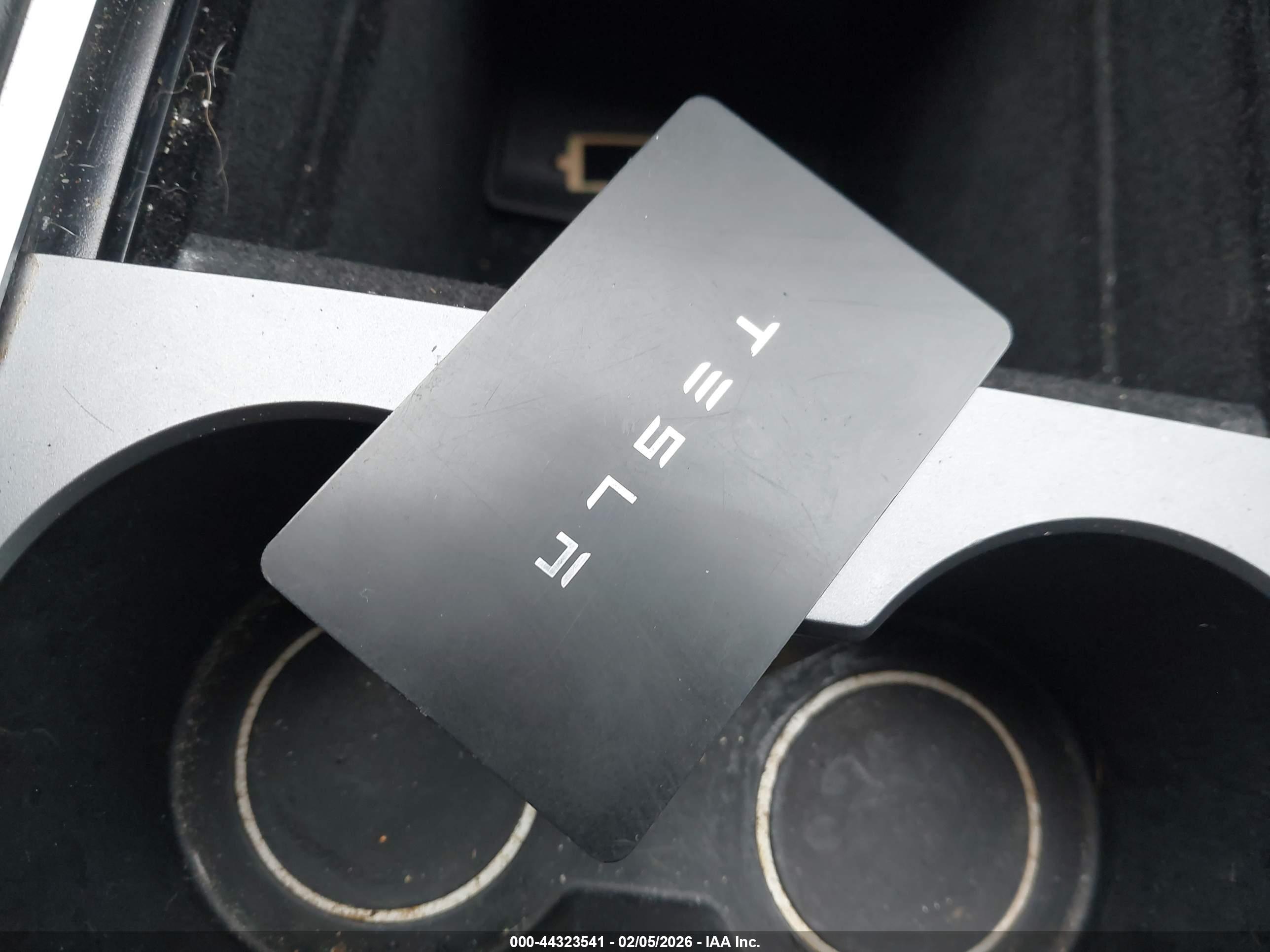 TESLA MODEL image 11