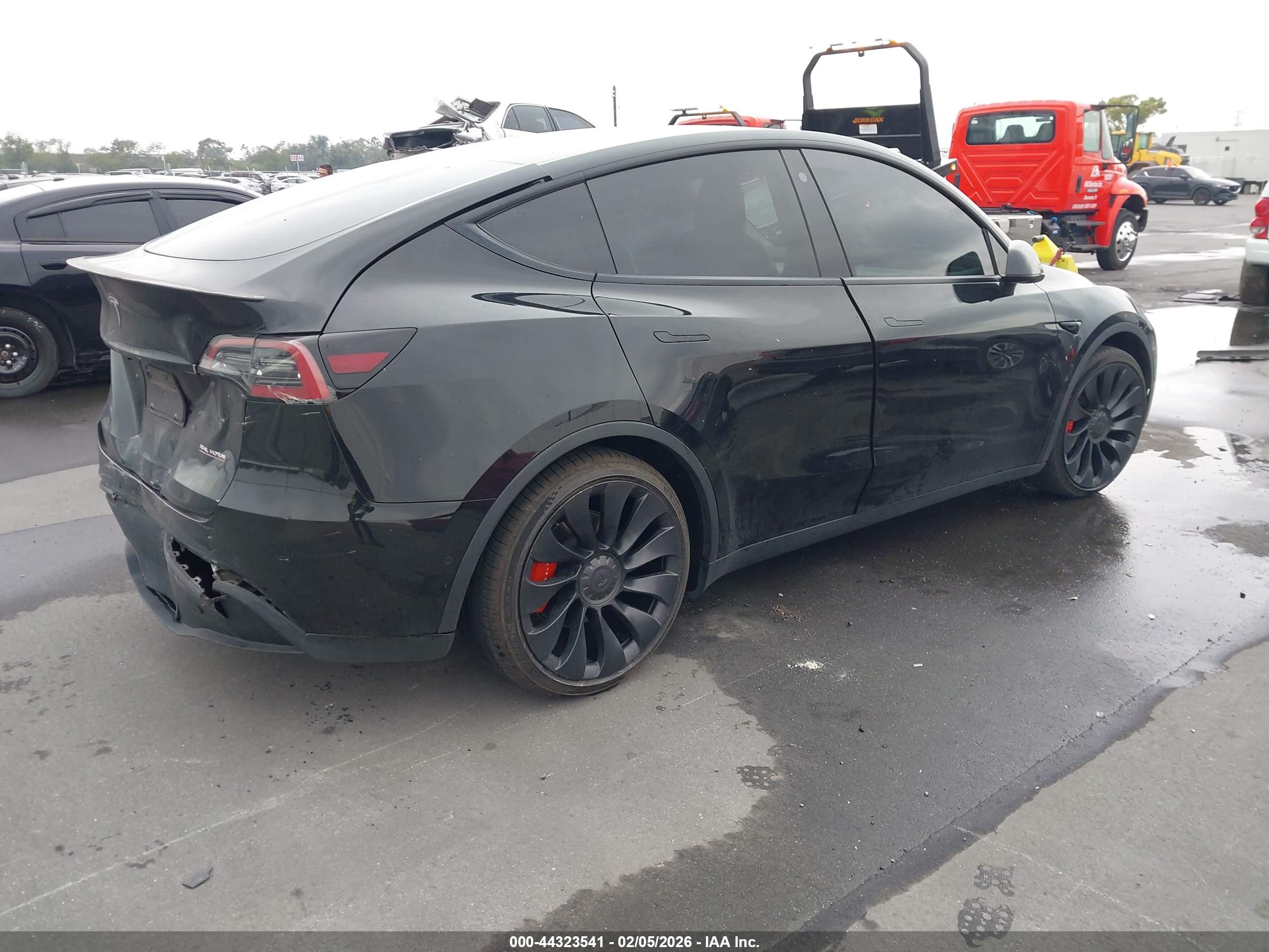 TESLA MODEL image 4