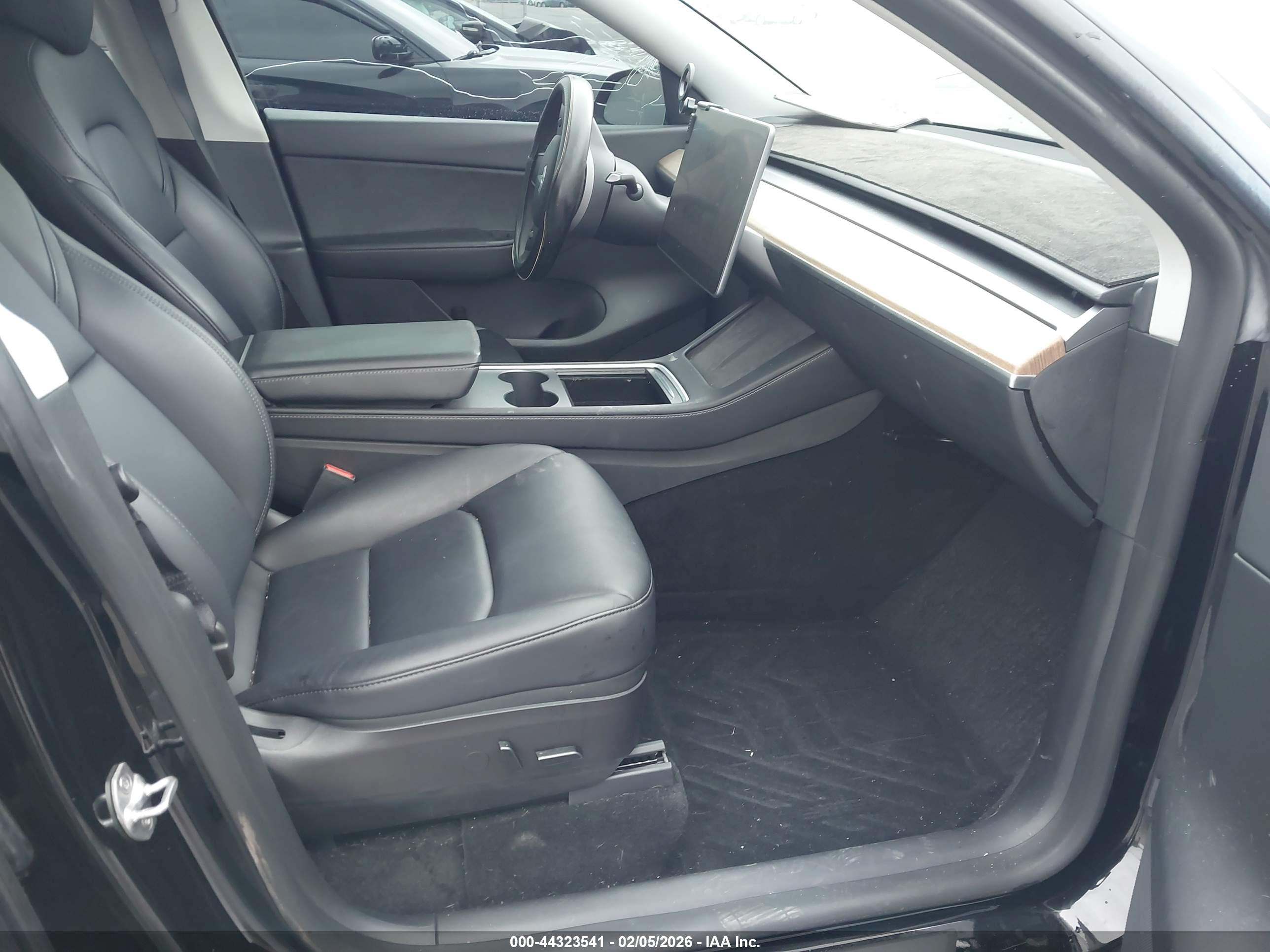 TESLA MODEL image 5