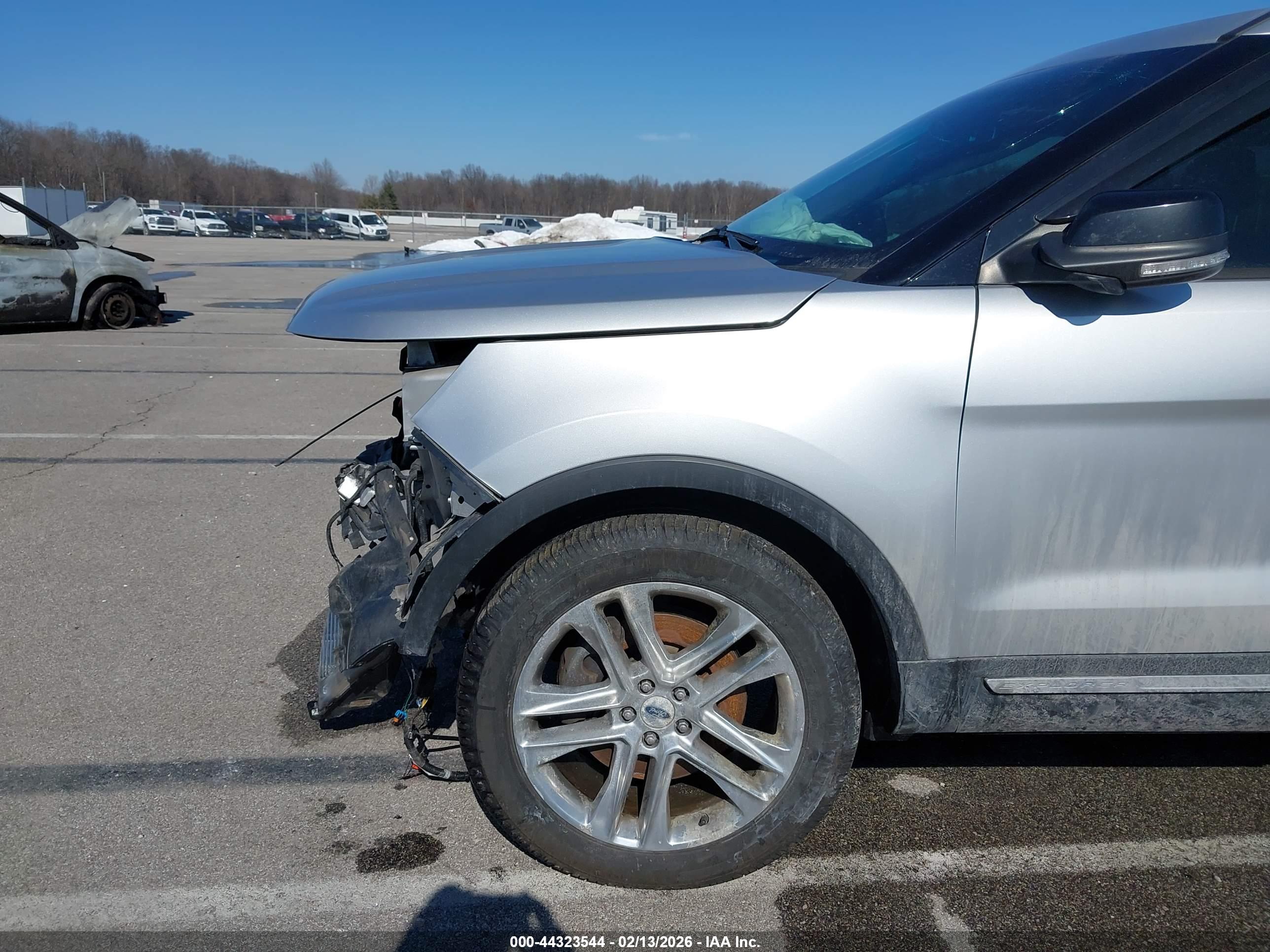 FORD EXPLORER image 6