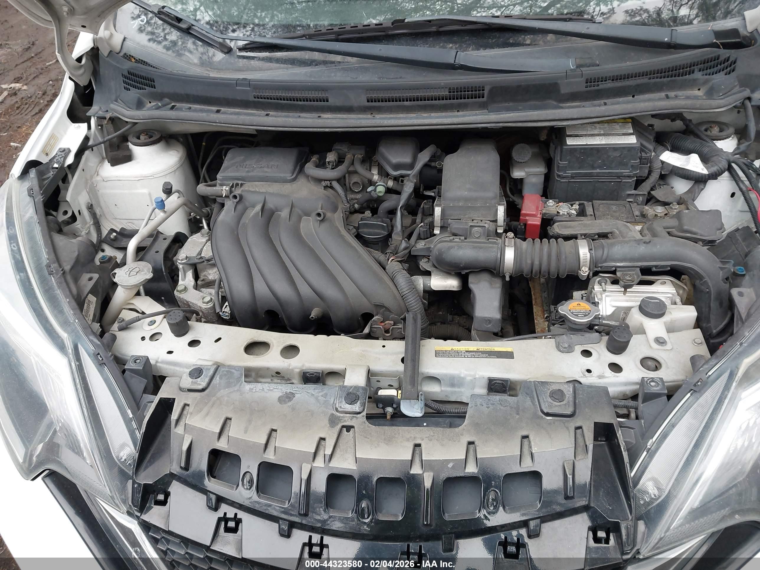 NISSAN VERSA image 10
