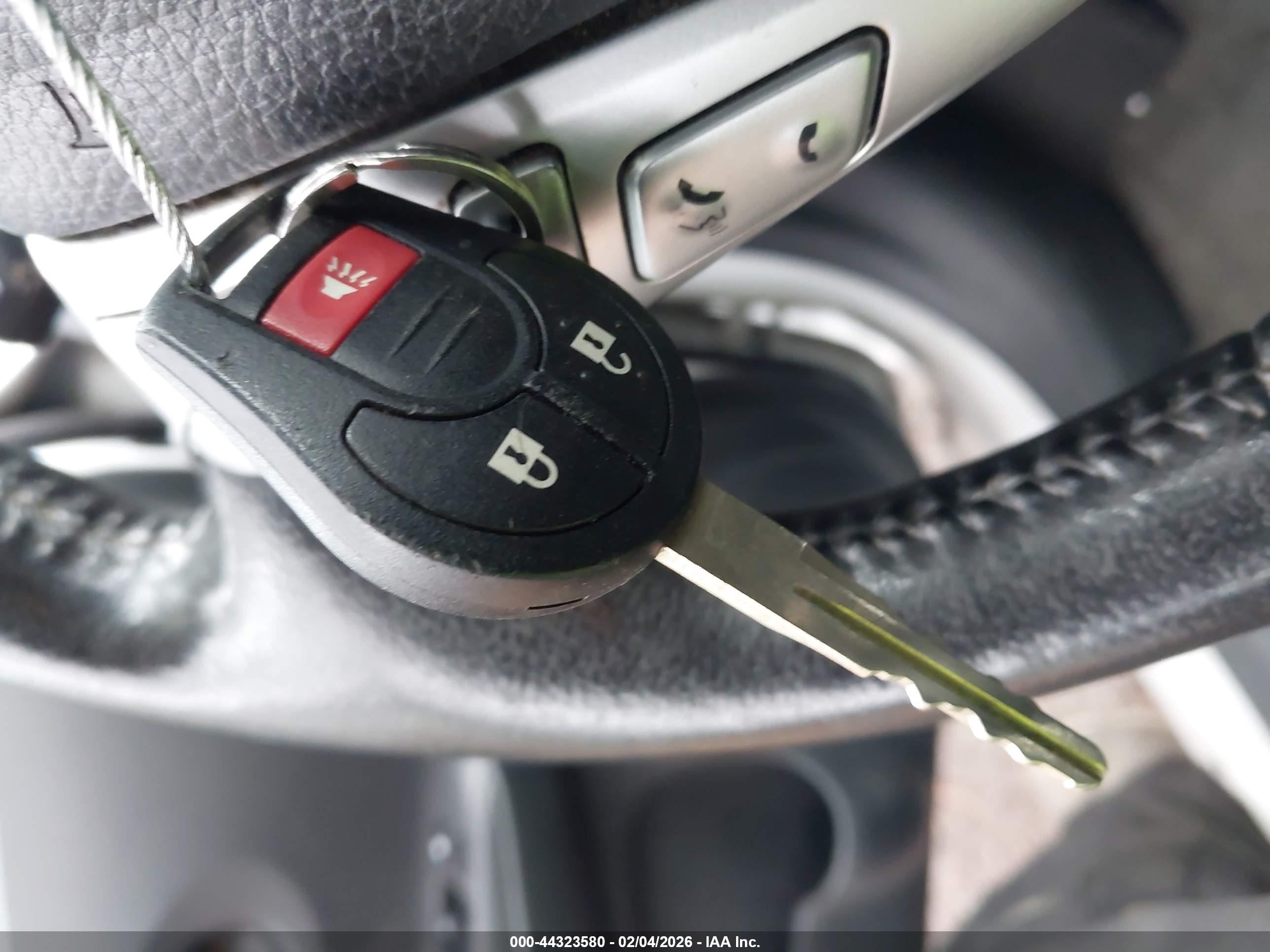 NISSAN VERSA image 11