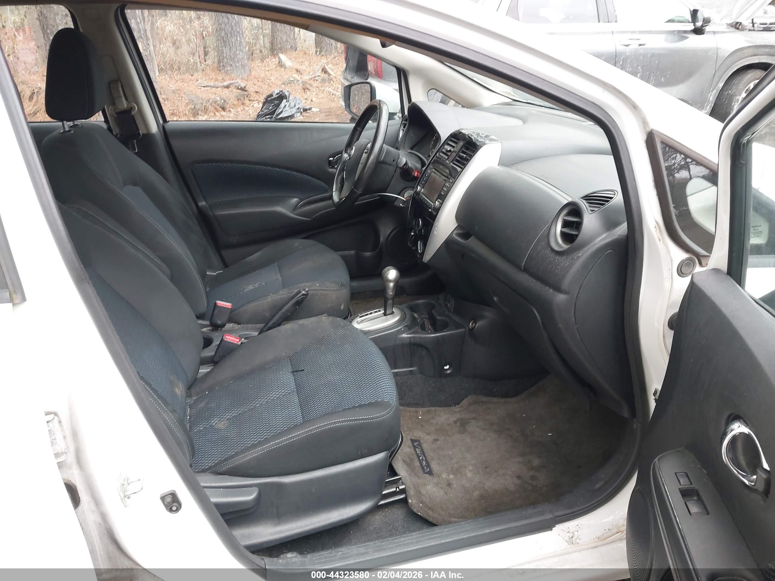 NISSAN VERSA image 5
