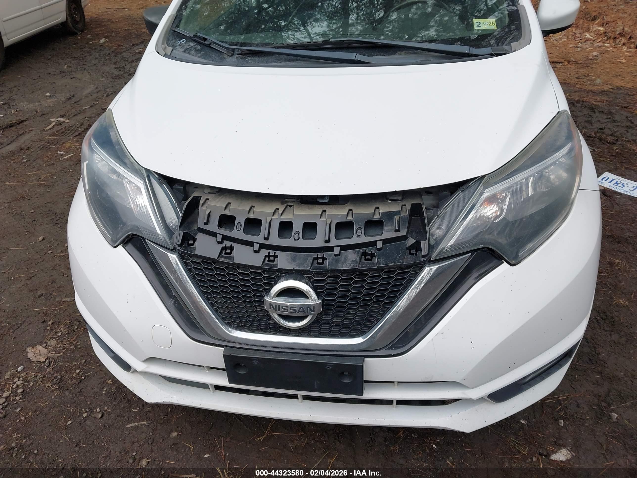 NISSAN VERSA image 6