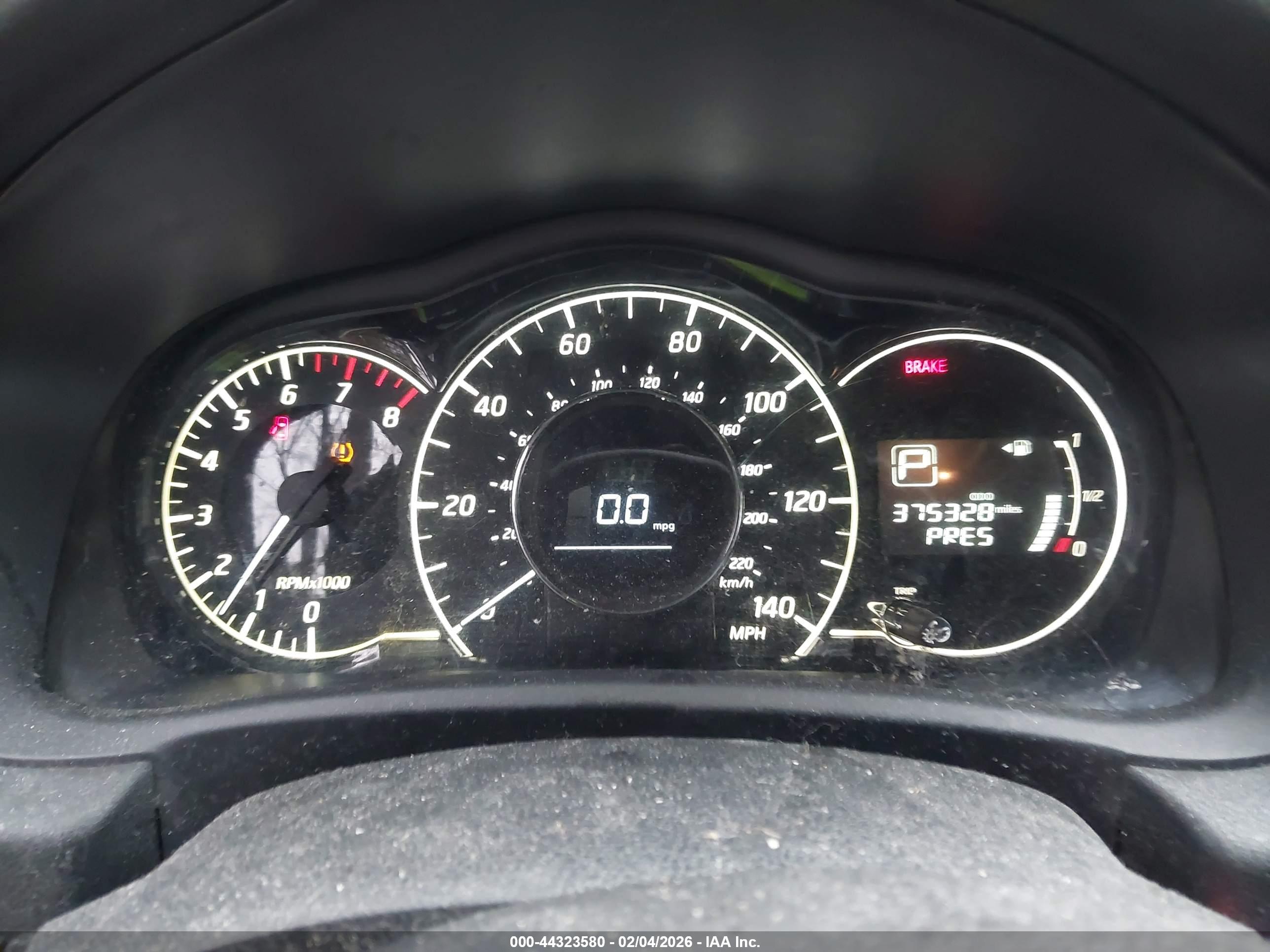 NISSAN VERSA image 7